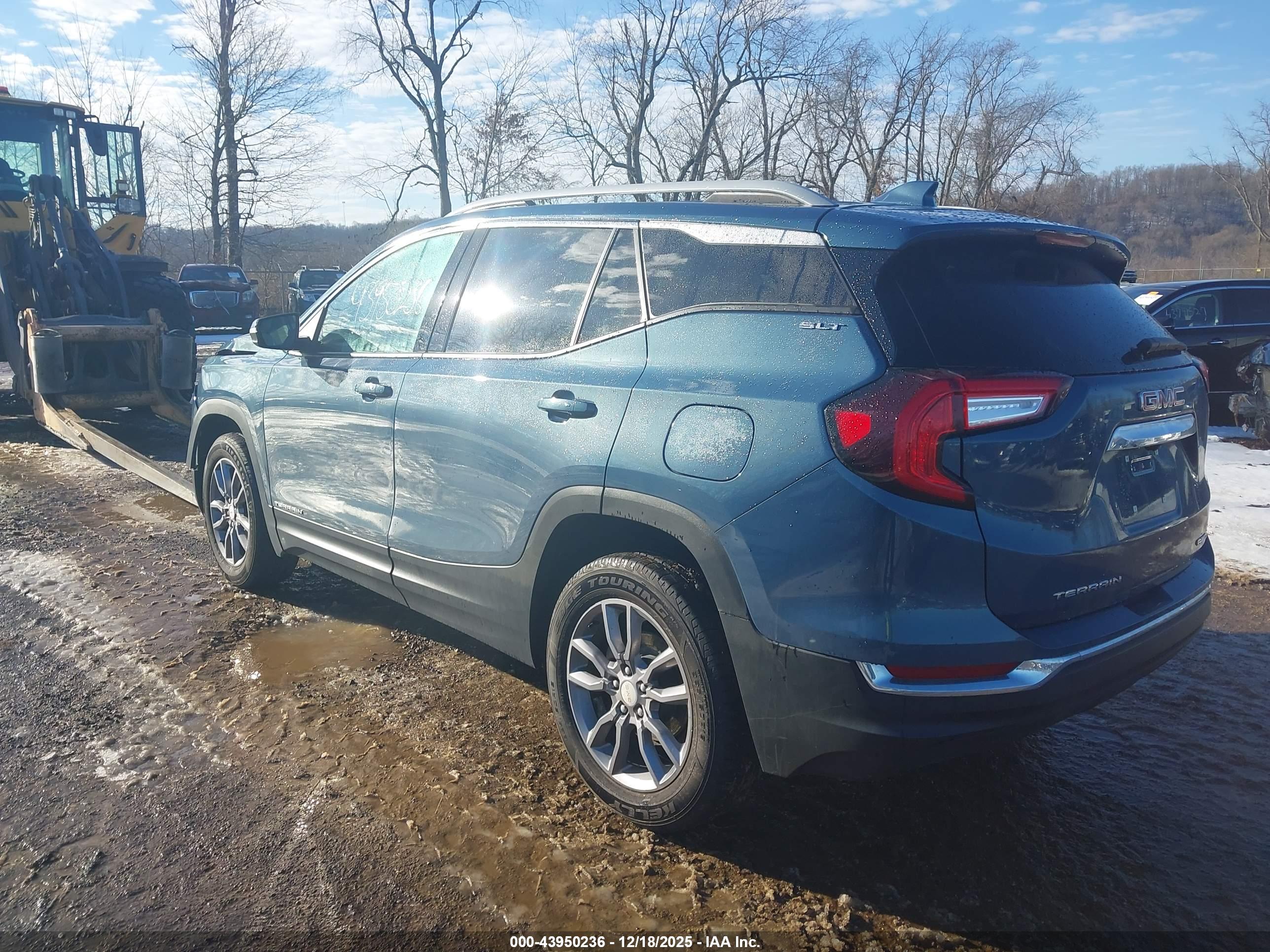 GMC TERRAIN image 3