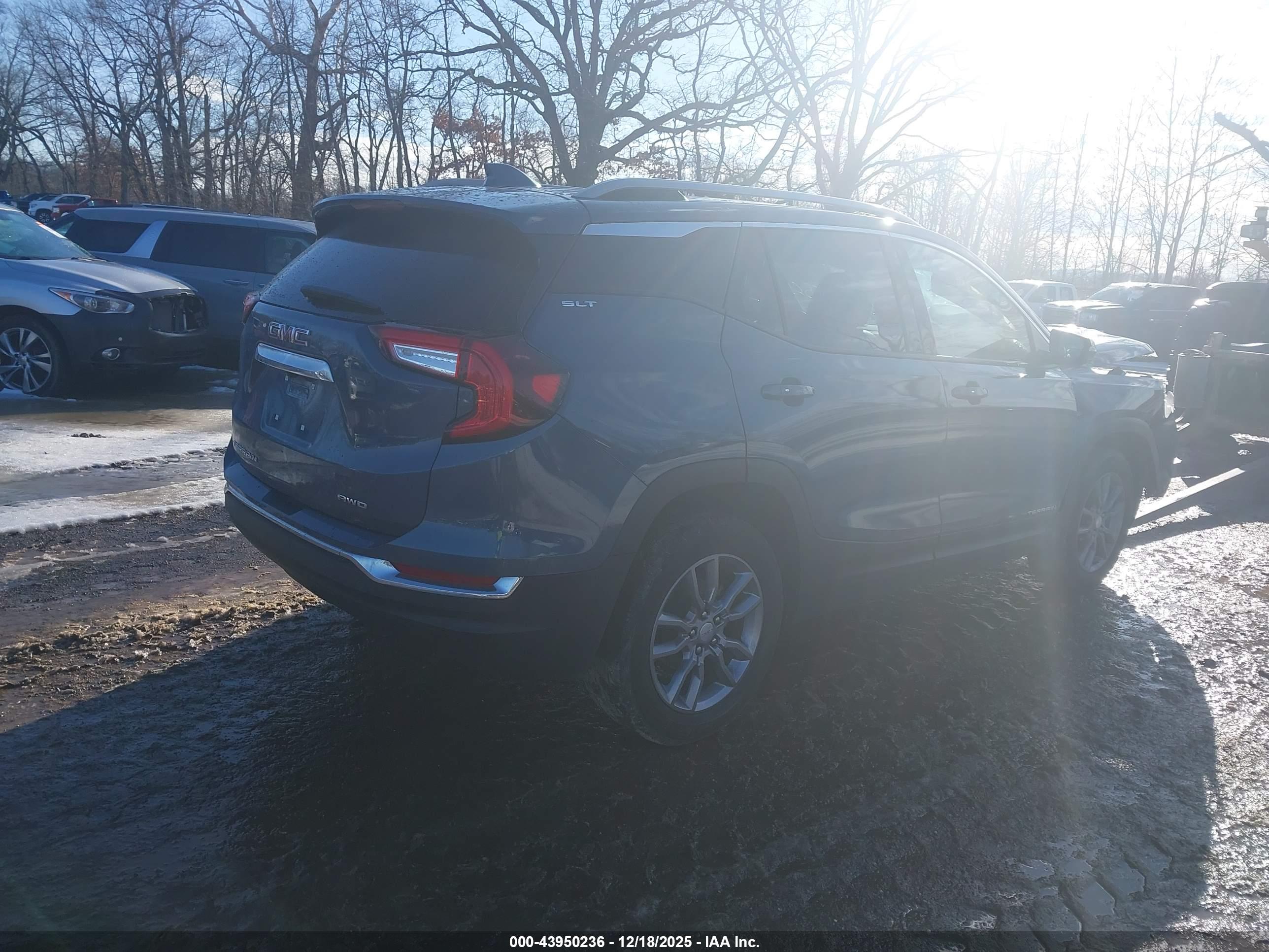GMC TERRAIN image 4
