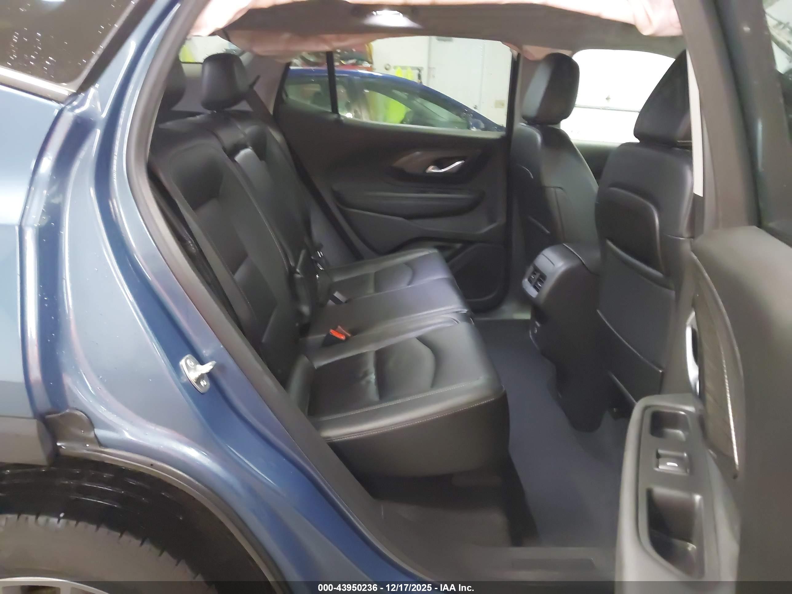 GMC TERRAIN image 8