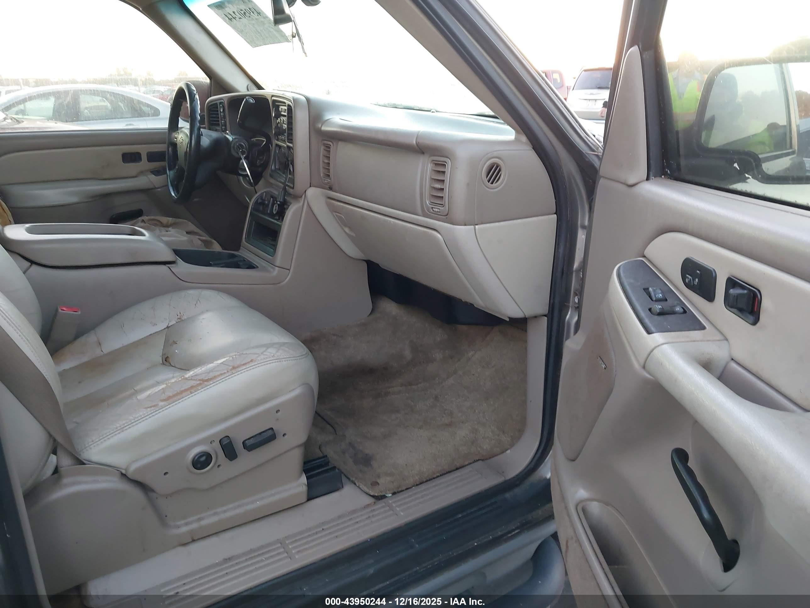 CHEVROLET TAHOE image 5