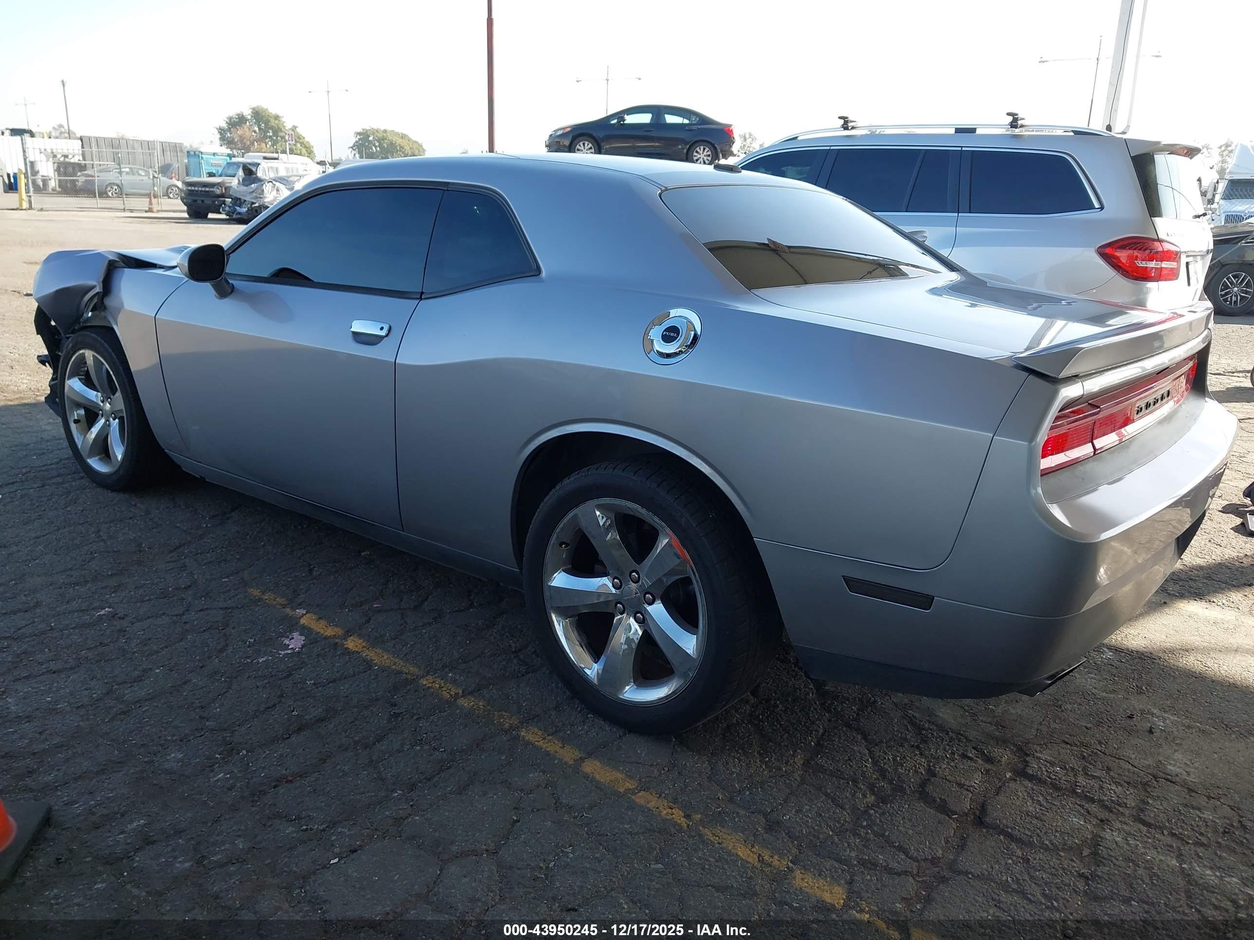DODGE CHALLENGER image 3