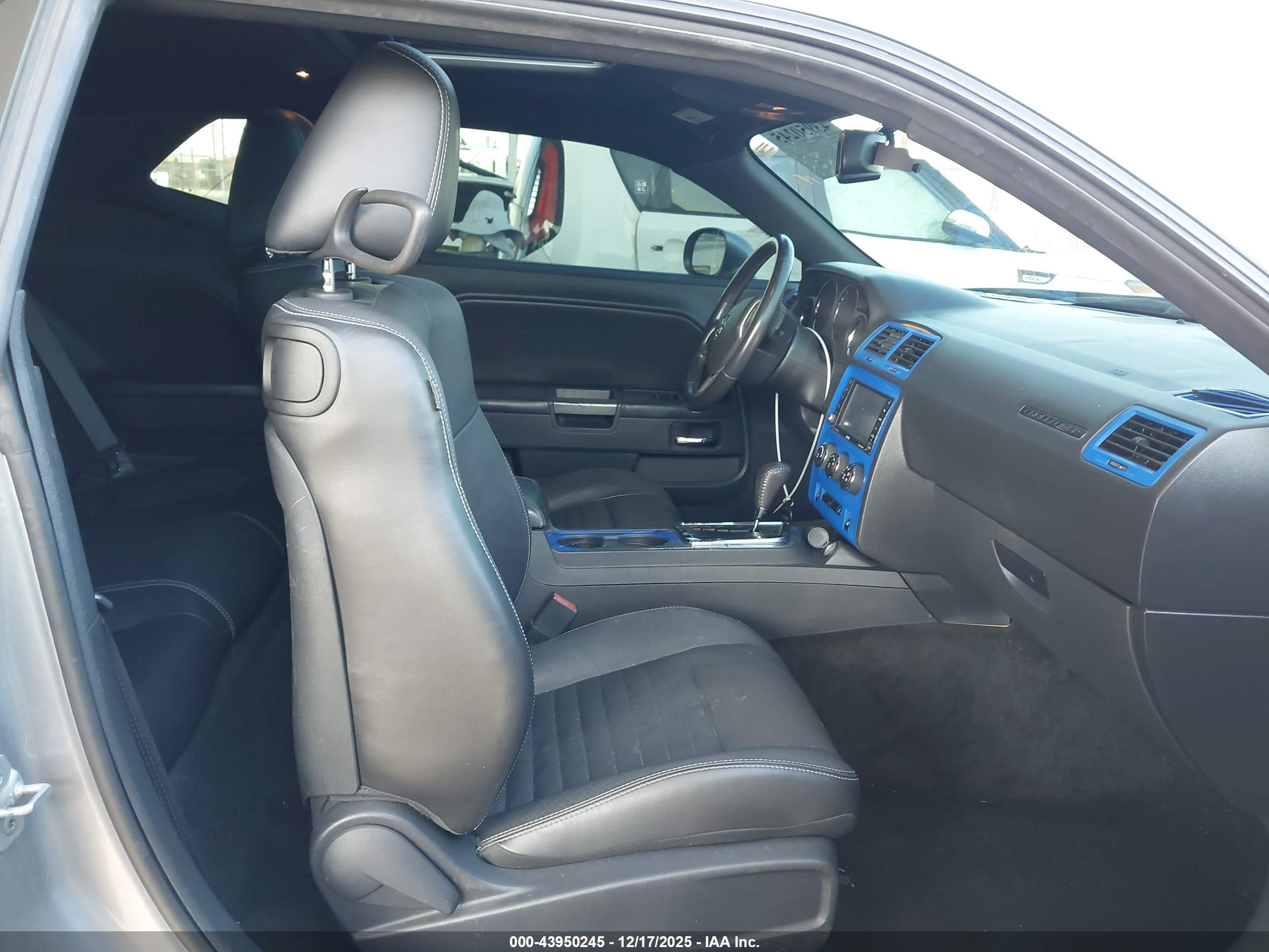 DODGE CHALLENGER image 5