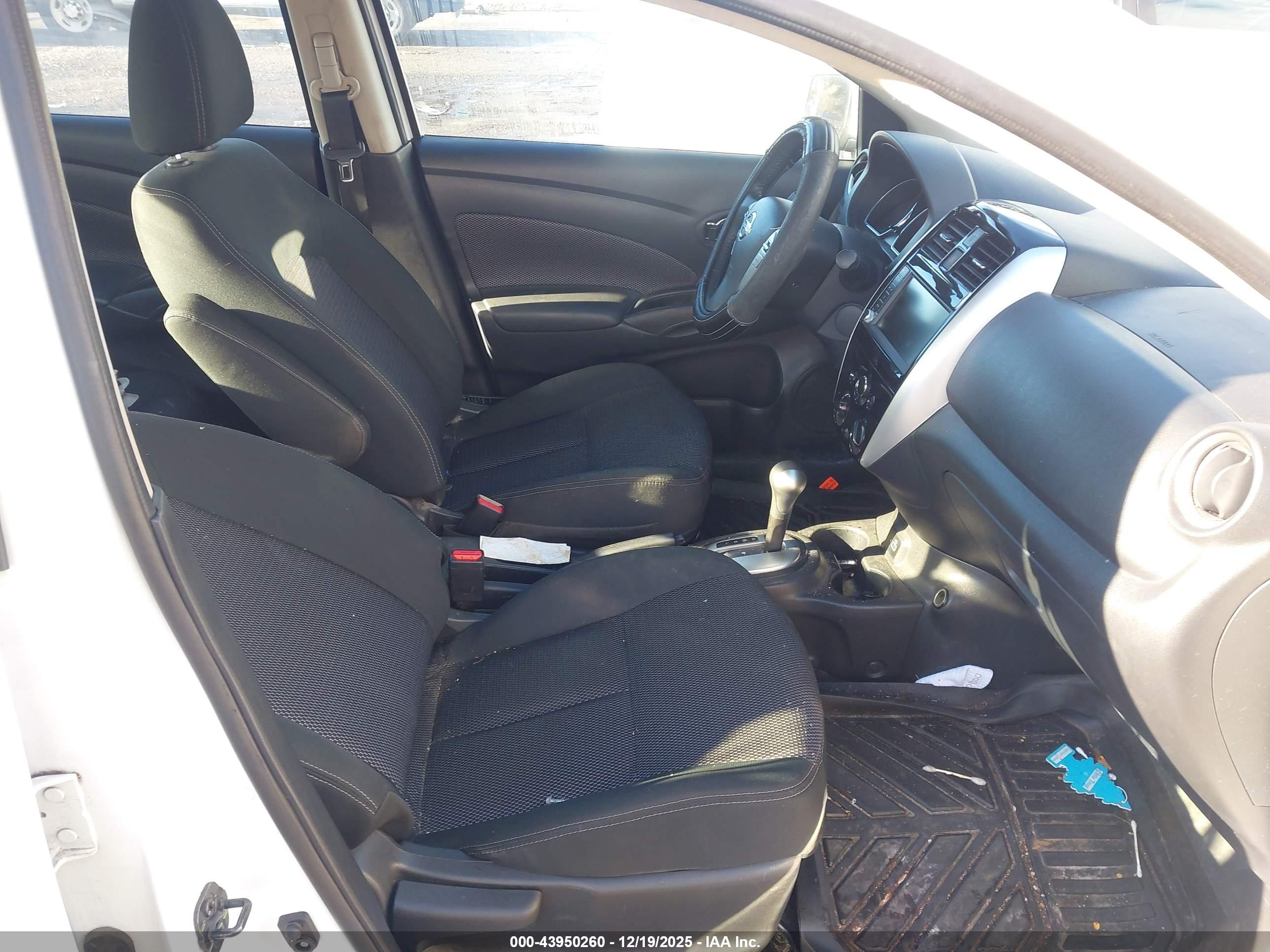 NISSAN VERSA image 5