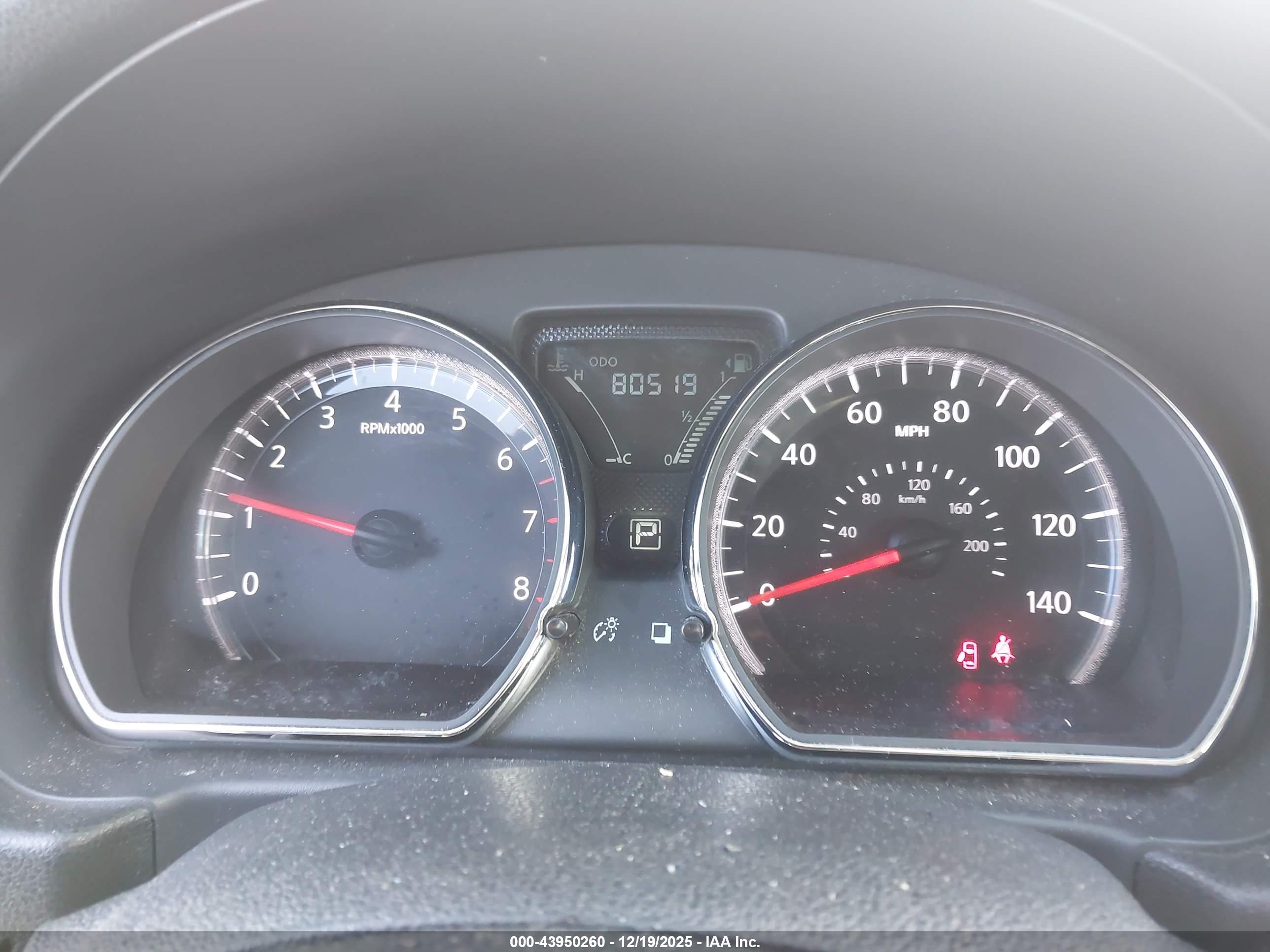 NISSAN VERSA image 7