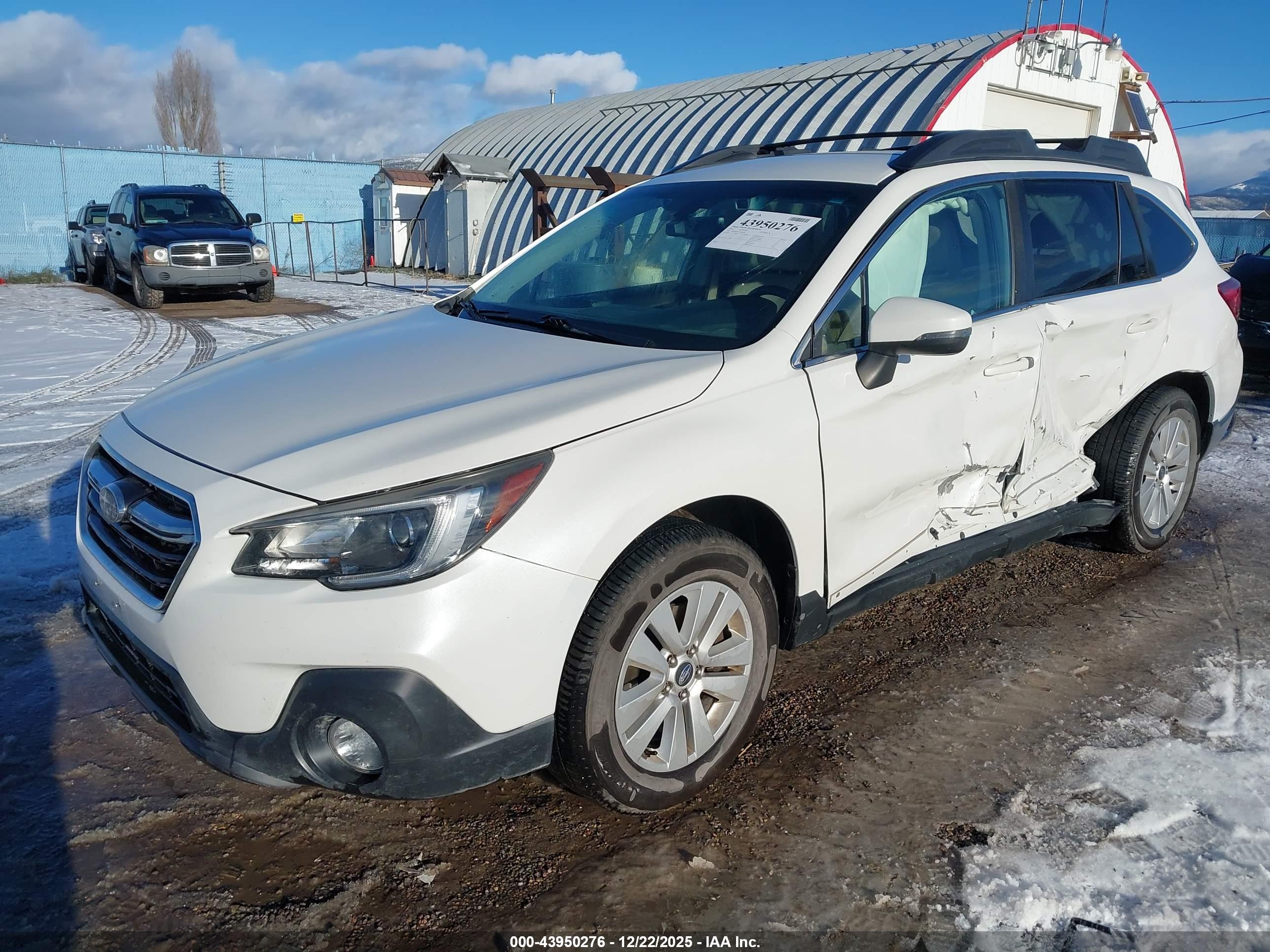 SUBARU OUTBACK image 2