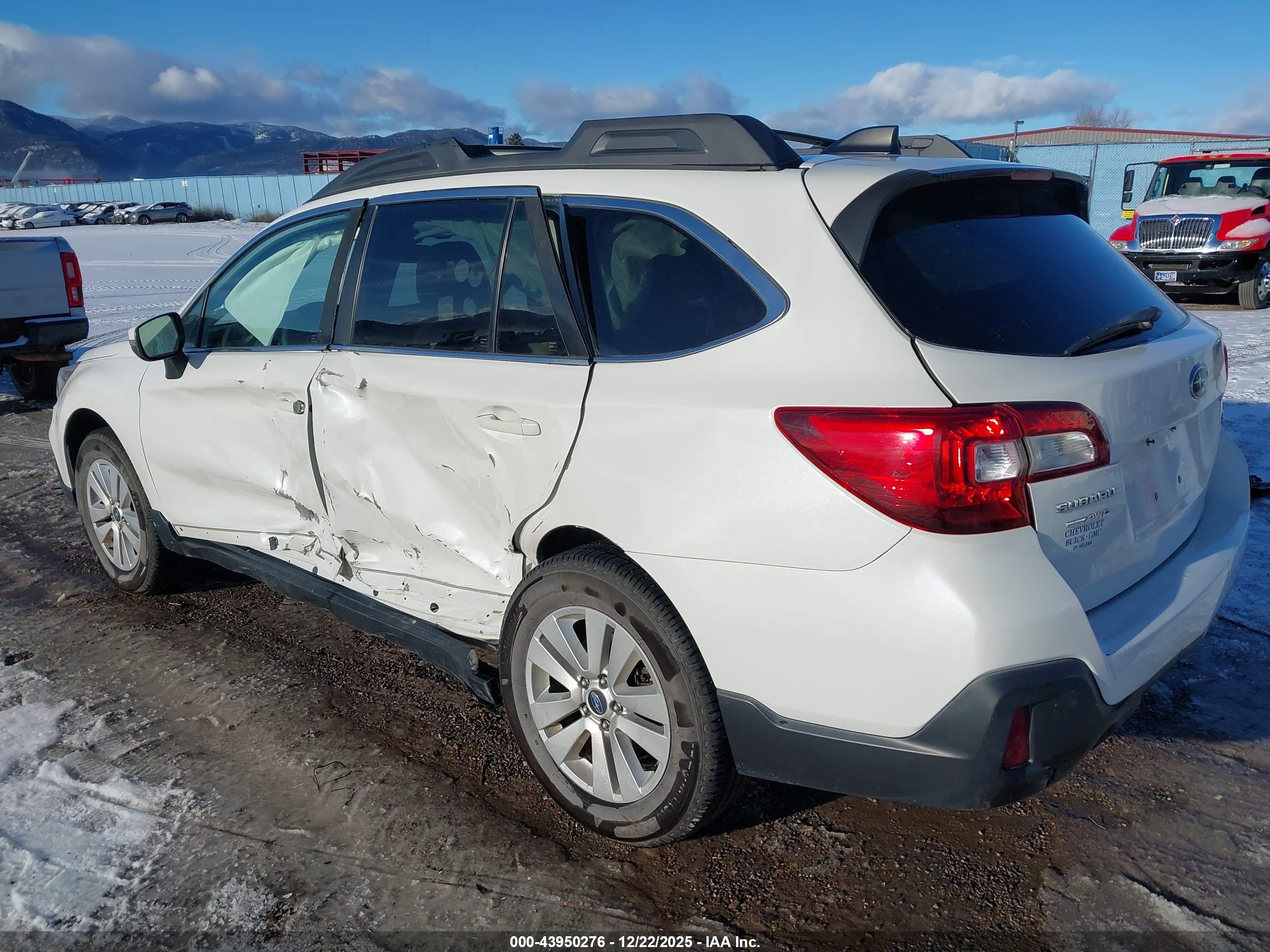 SUBARU OUTBACK image 3