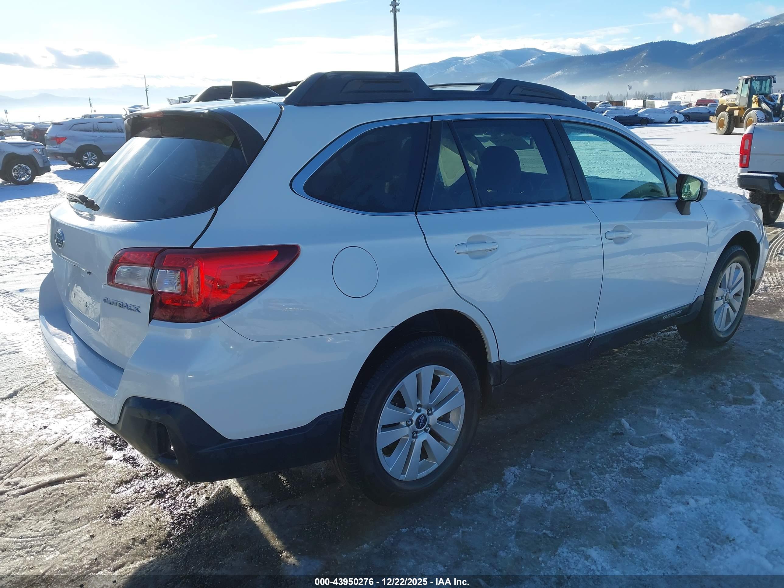 SUBARU OUTBACK image 4