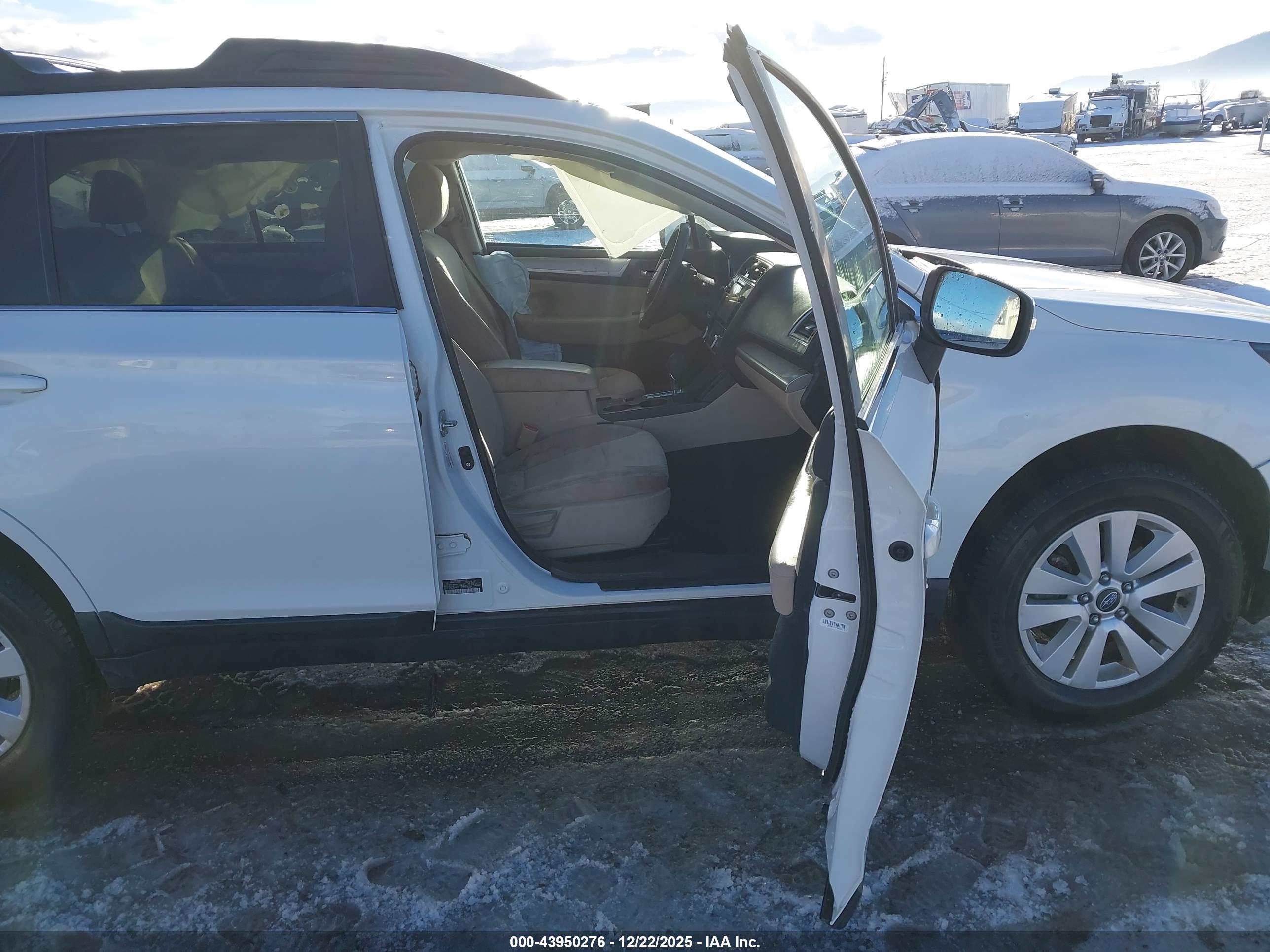 SUBARU OUTBACK image 5