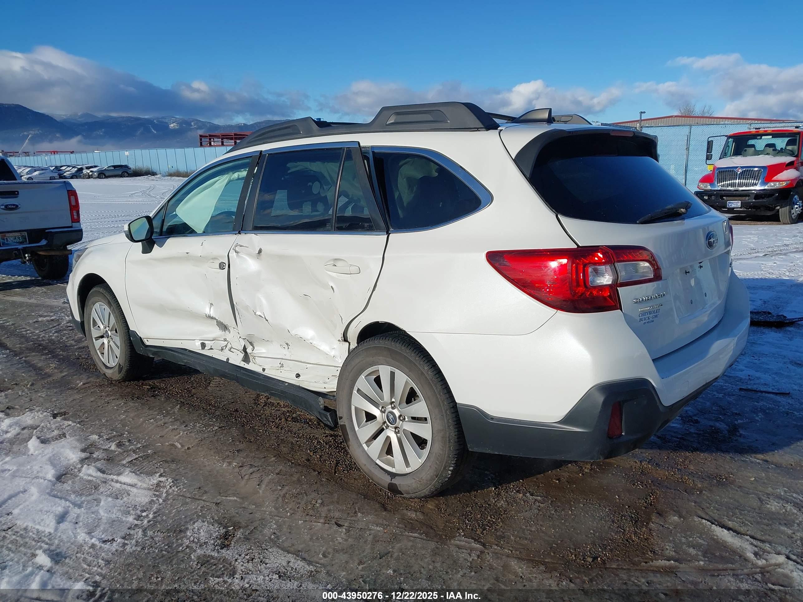 SUBARU OUTBACK image 6