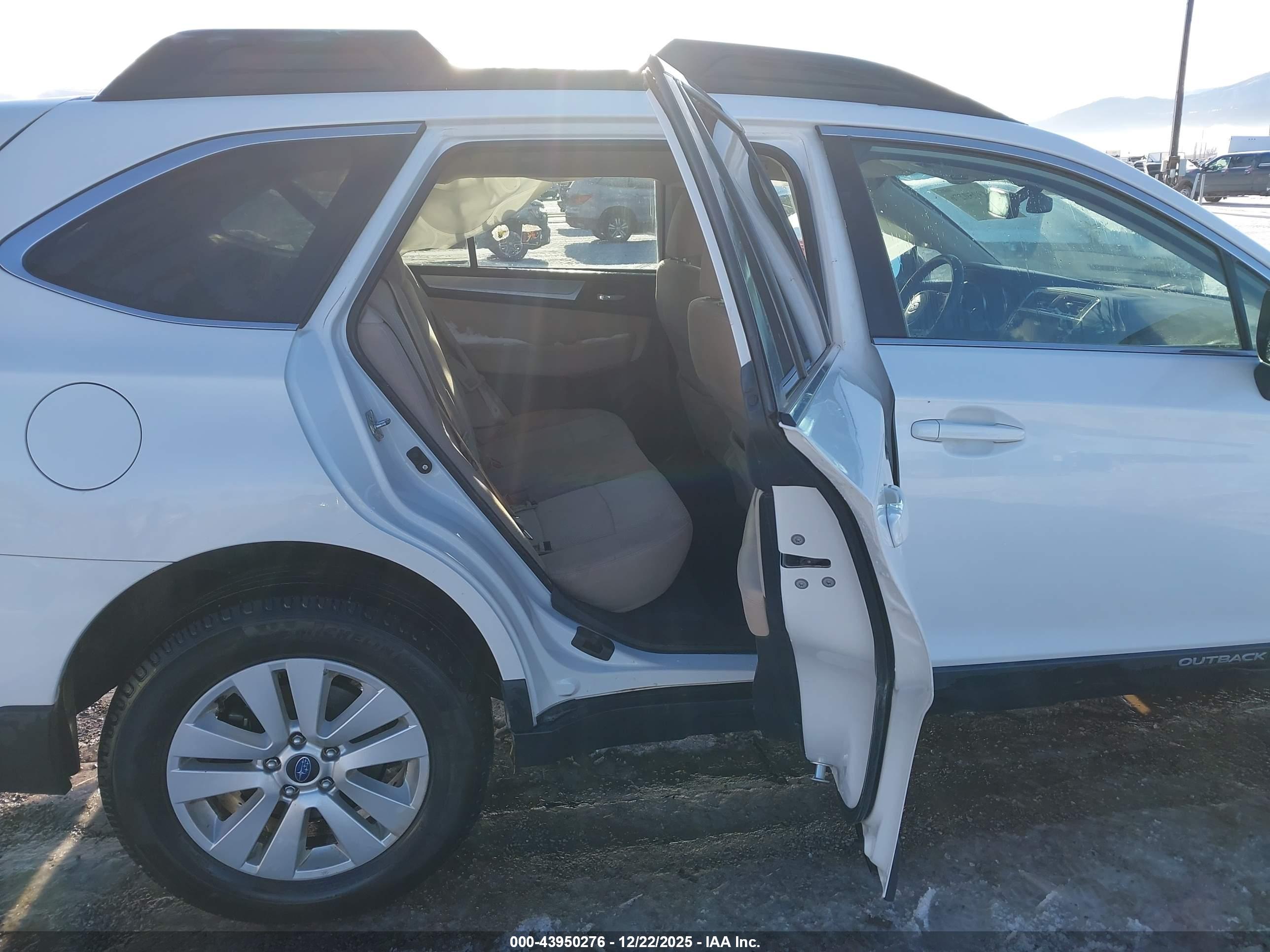 SUBARU OUTBACK image 8