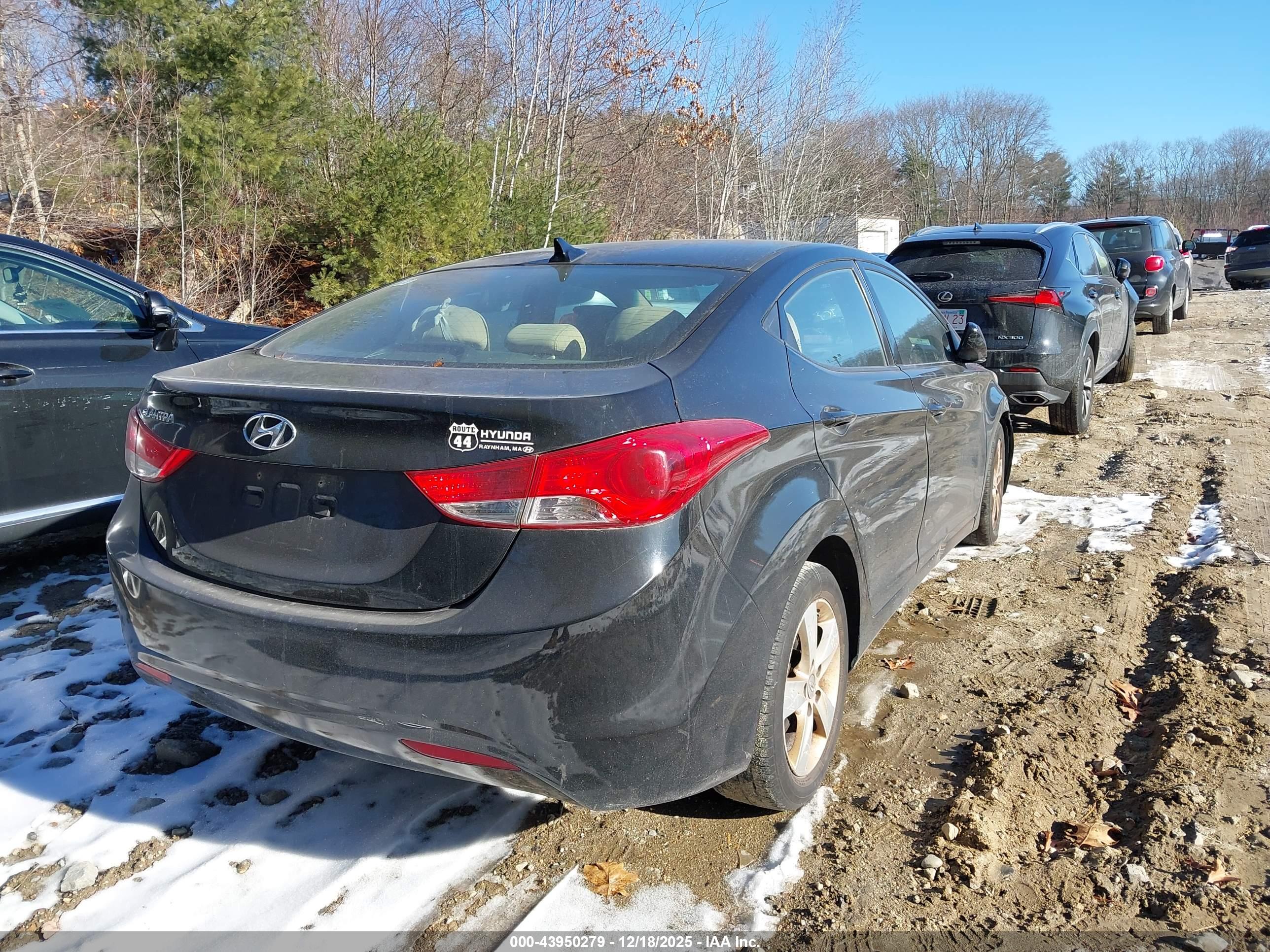 HYUNDAI ELANTRA image 4
