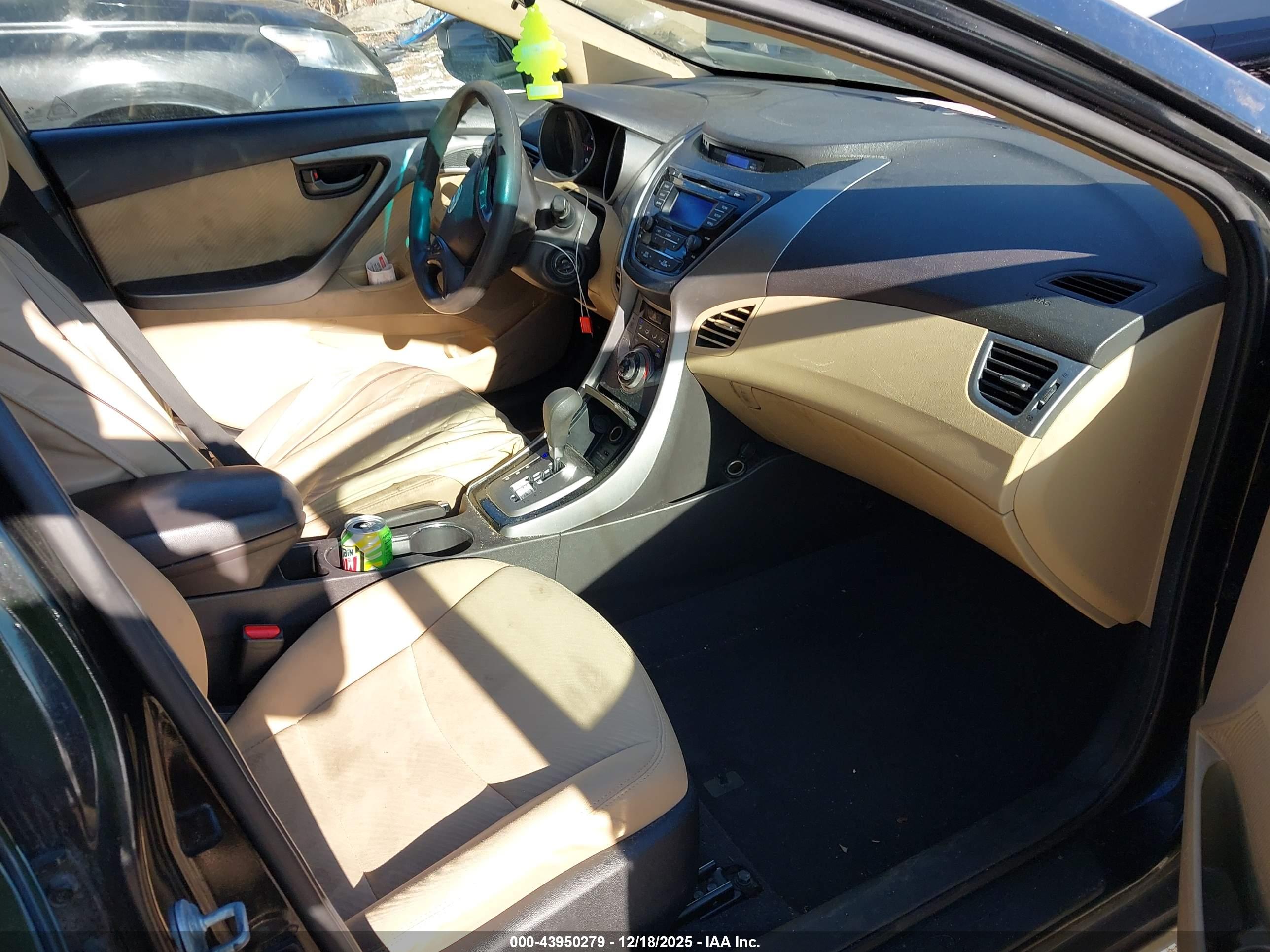 HYUNDAI ELANTRA image 5