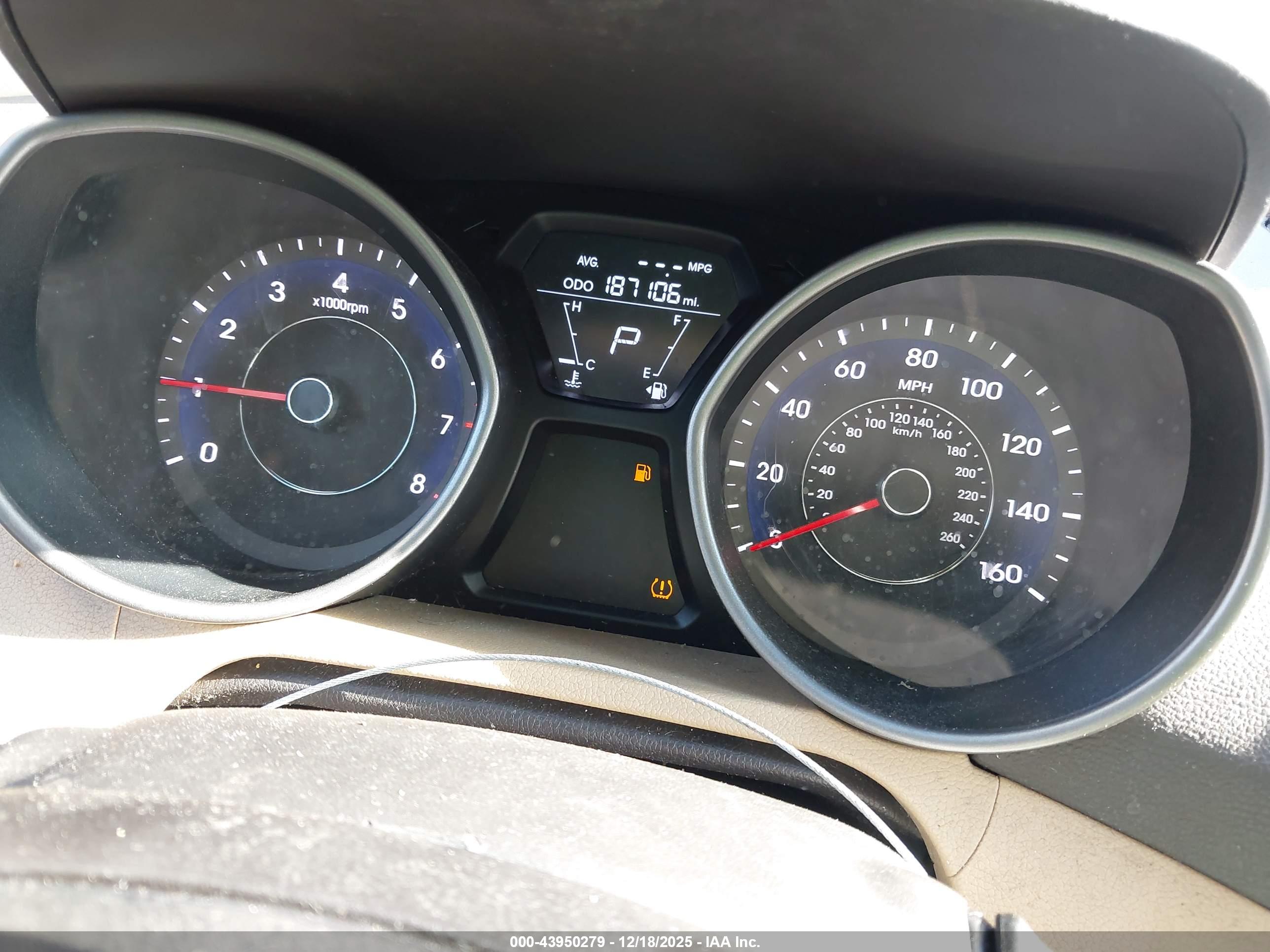 HYUNDAI ELANTRA image 7