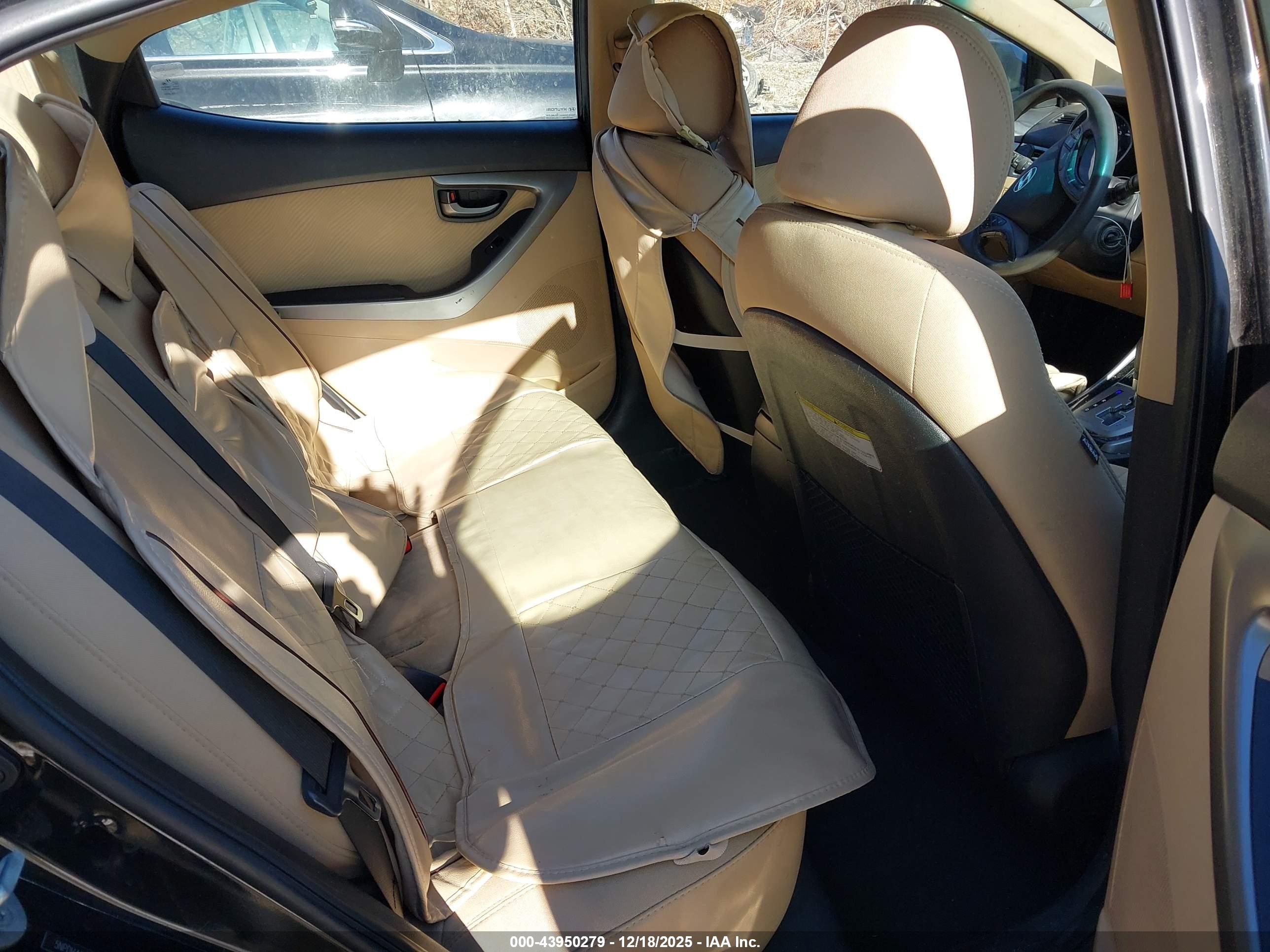HYUNDAI ELANTRA image 8
