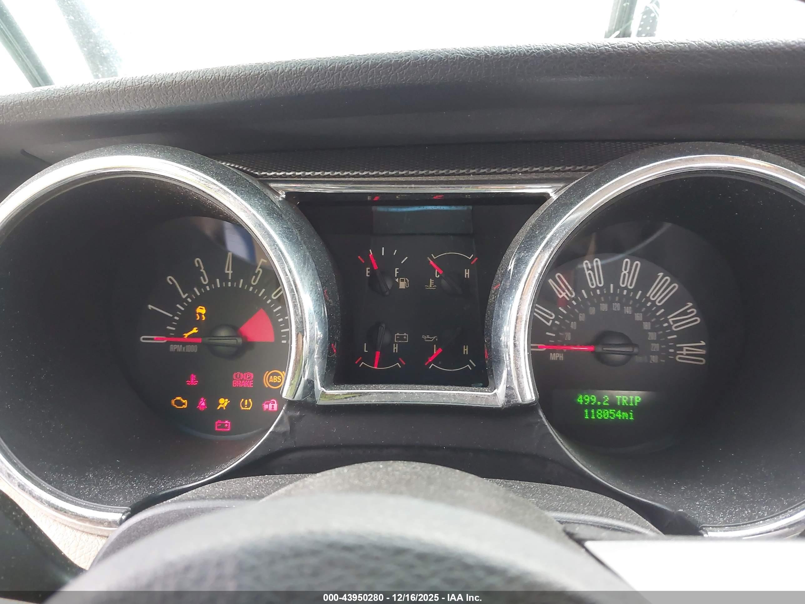 FORD MUSTANG image 7