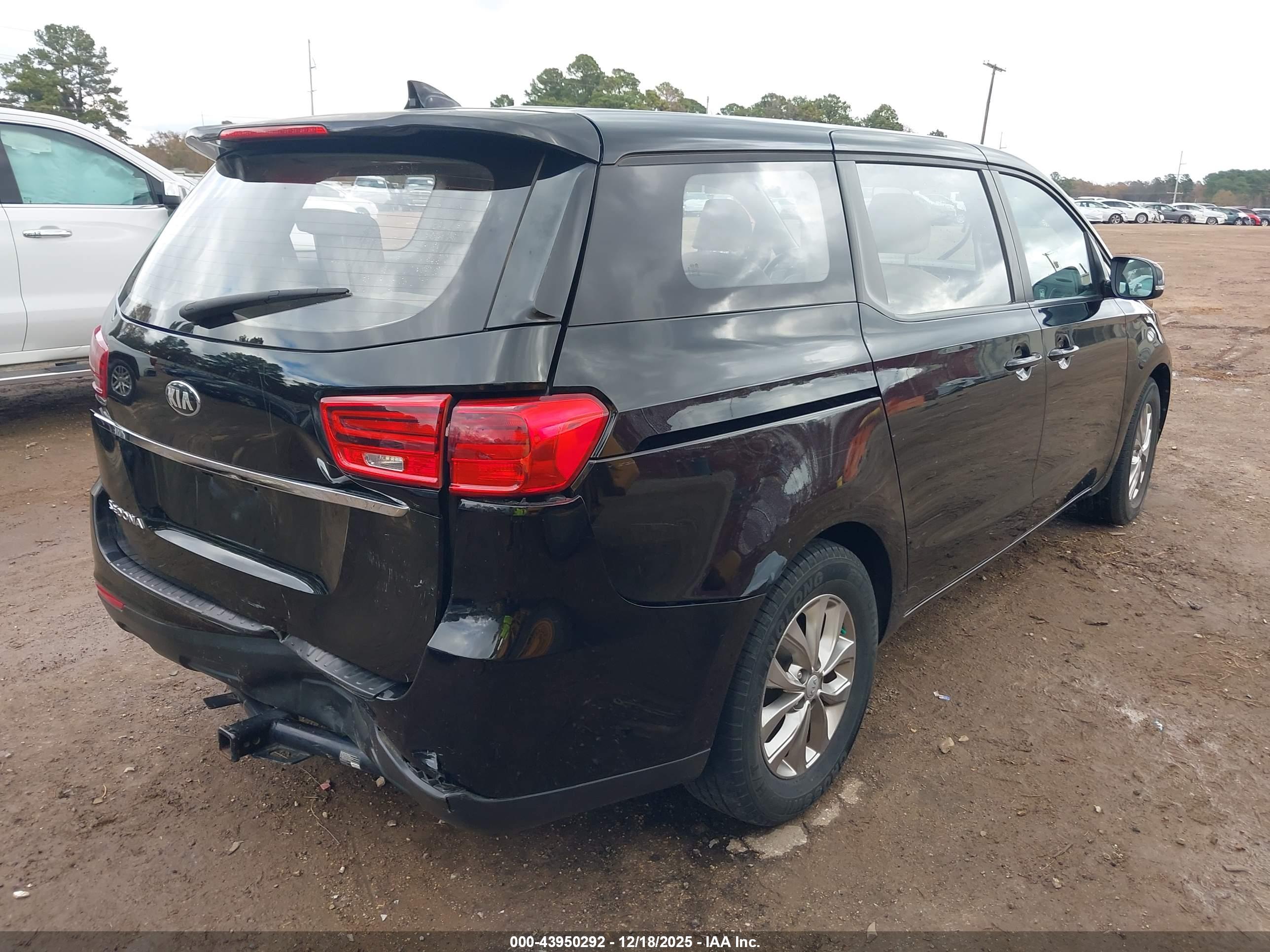 KIA SEDONA image 4