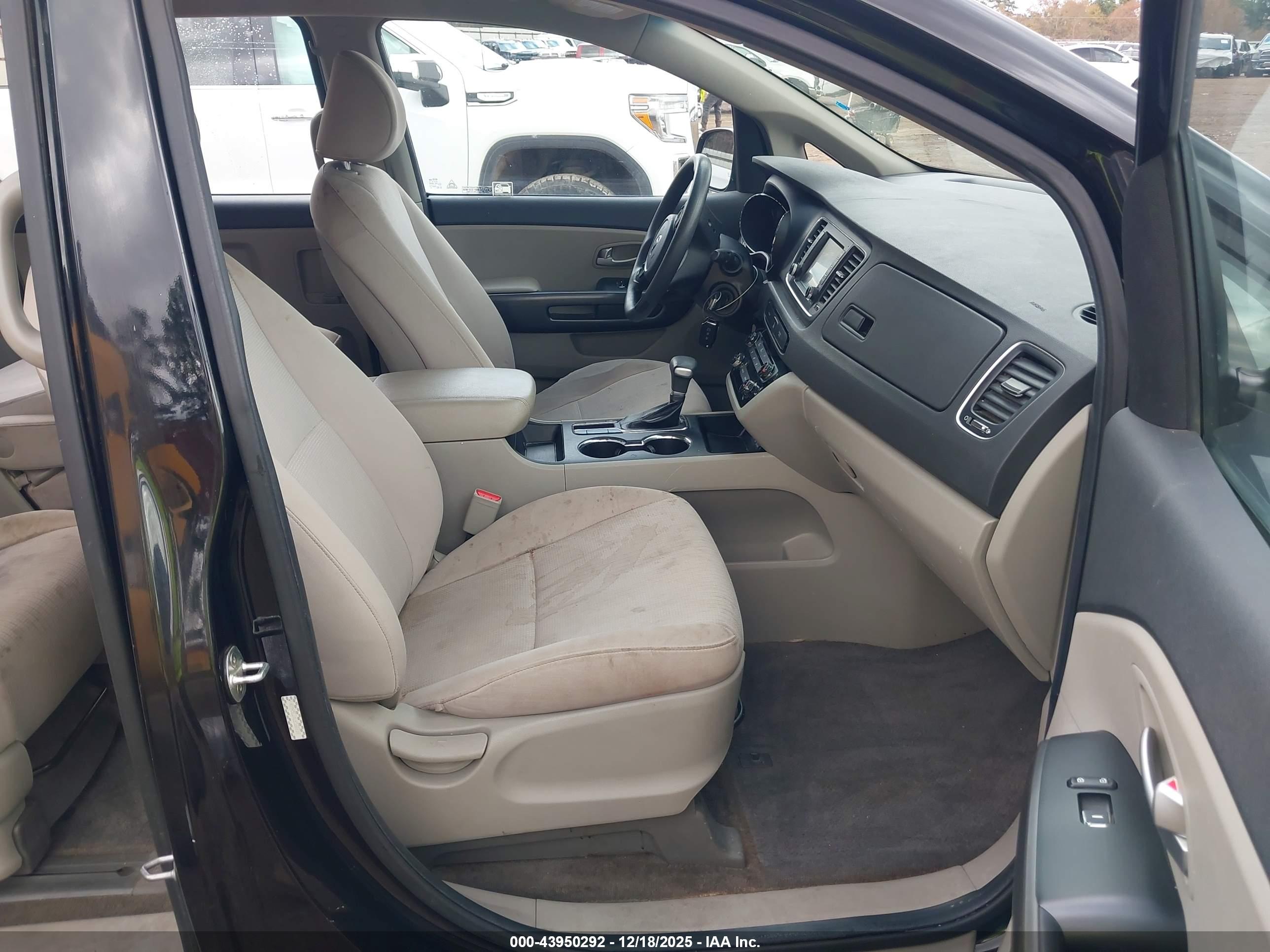 KIA SEDONA image 5