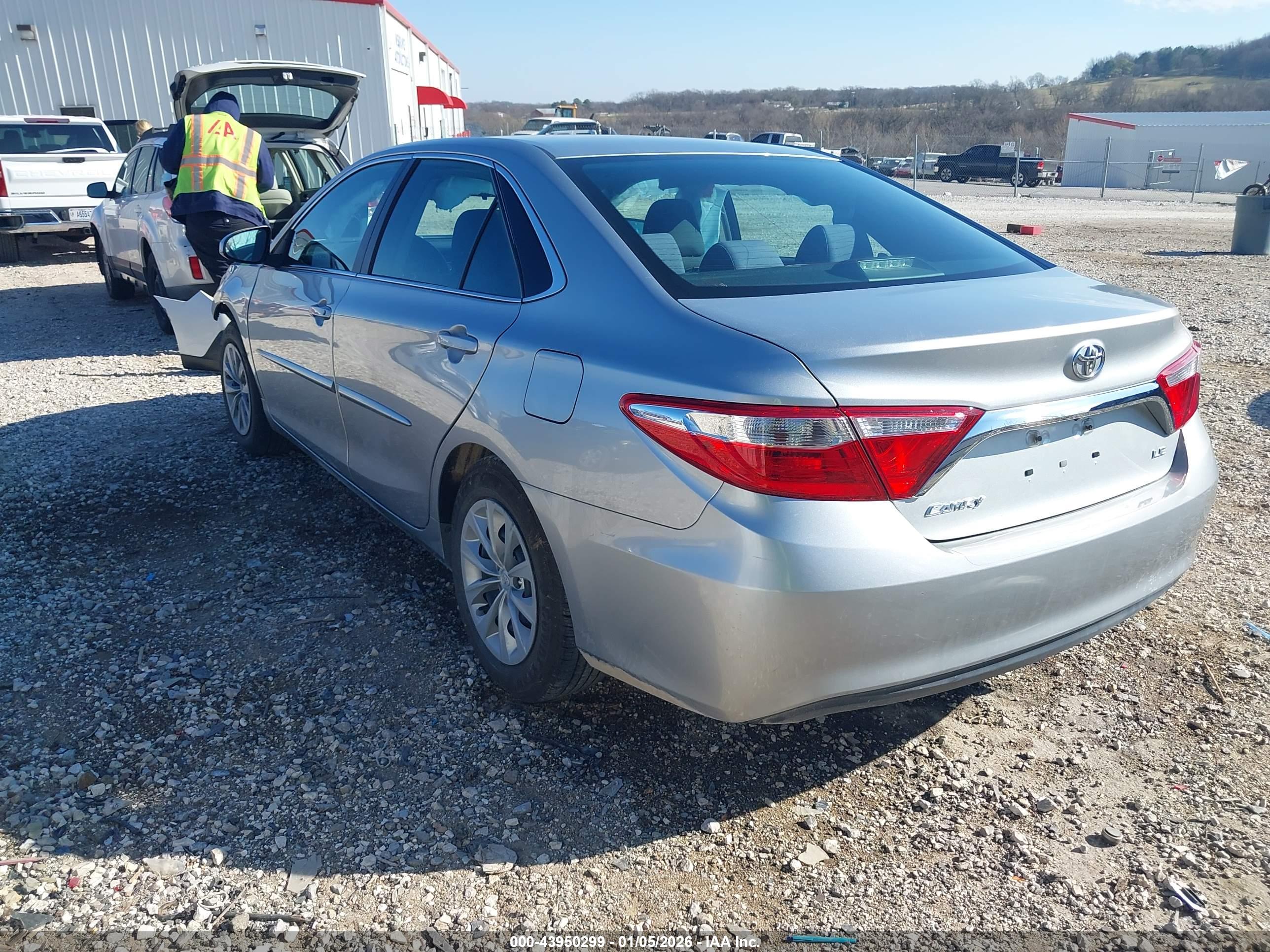 TOYOTA CAMRY image 3