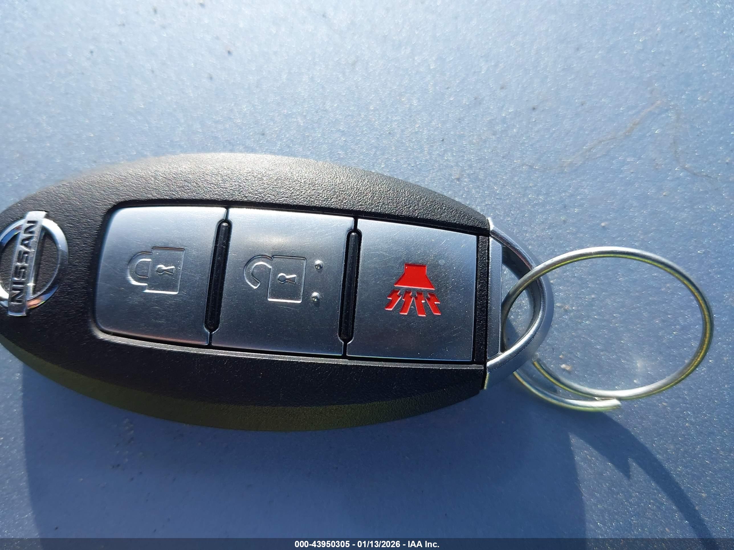 NISSAN VERSA image 11