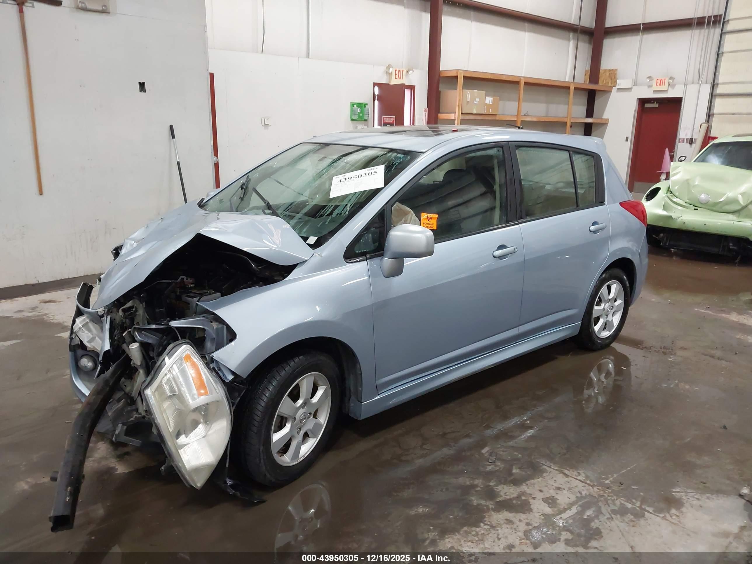 NISSAN VERSA image 2