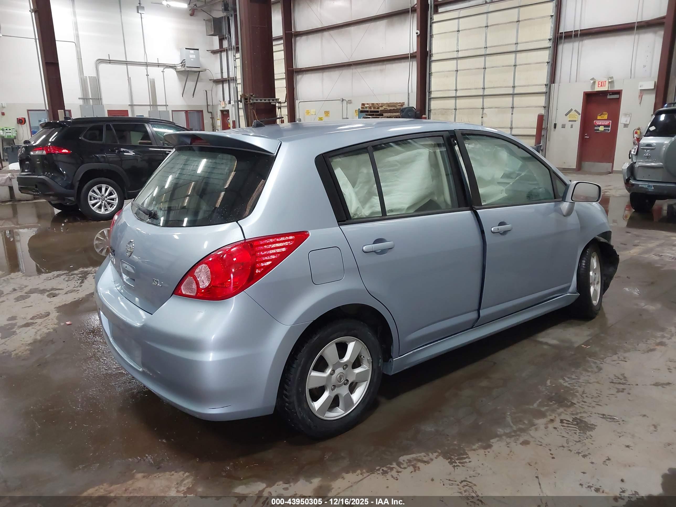 NISSAN VERSA image 4