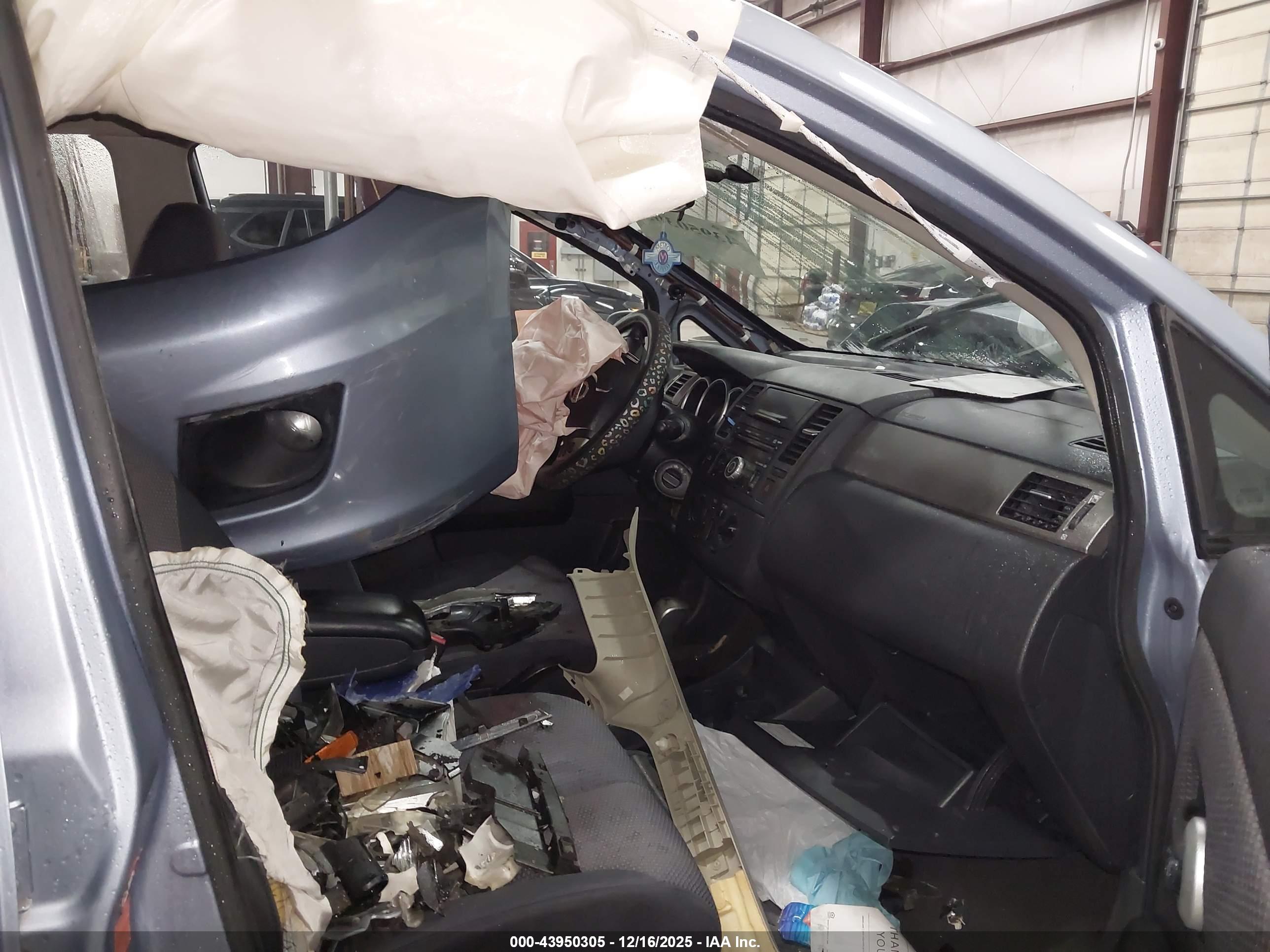 NISSAN VERSA image 5