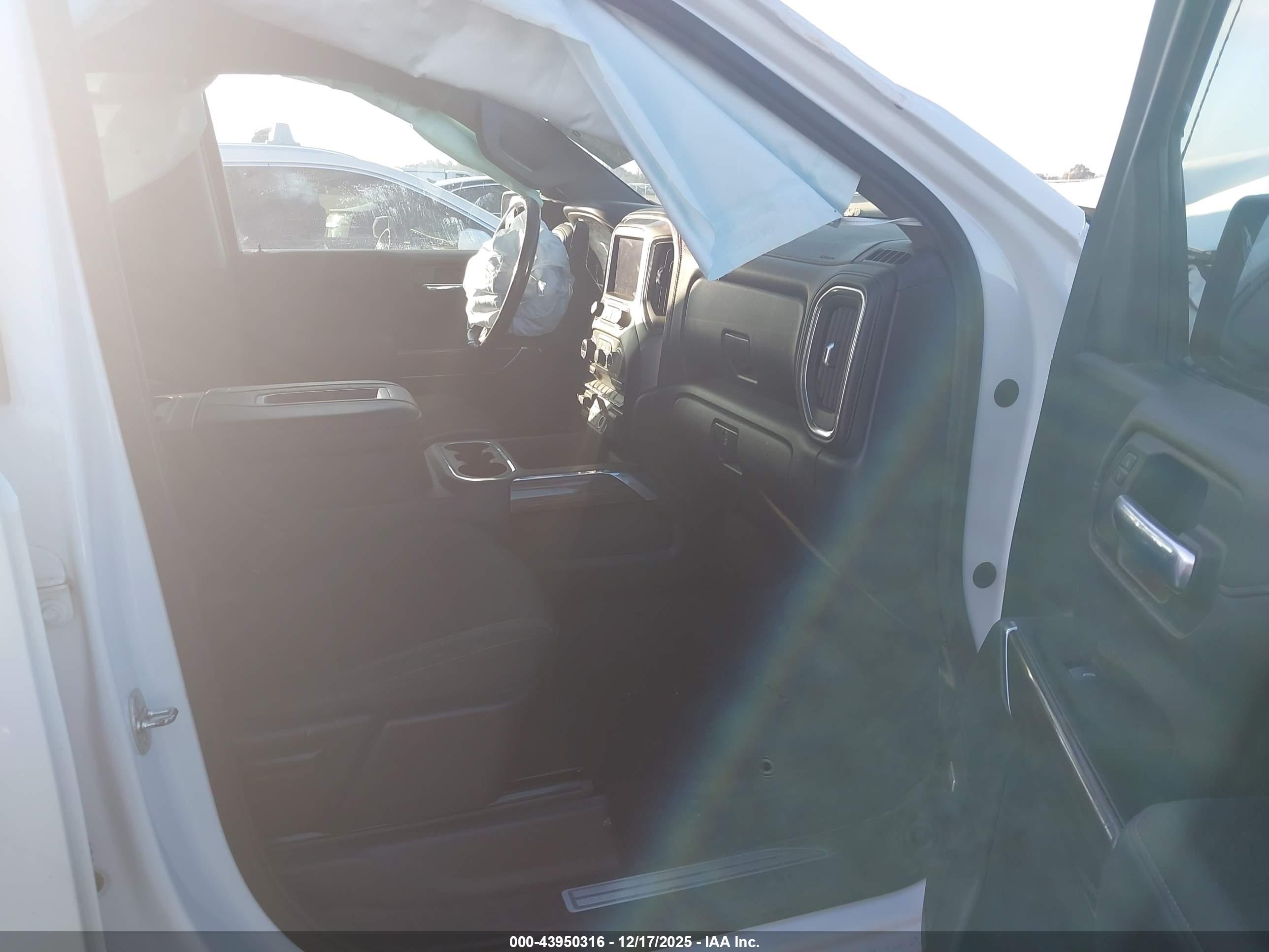 CHEVROLET SILVERADO image 5