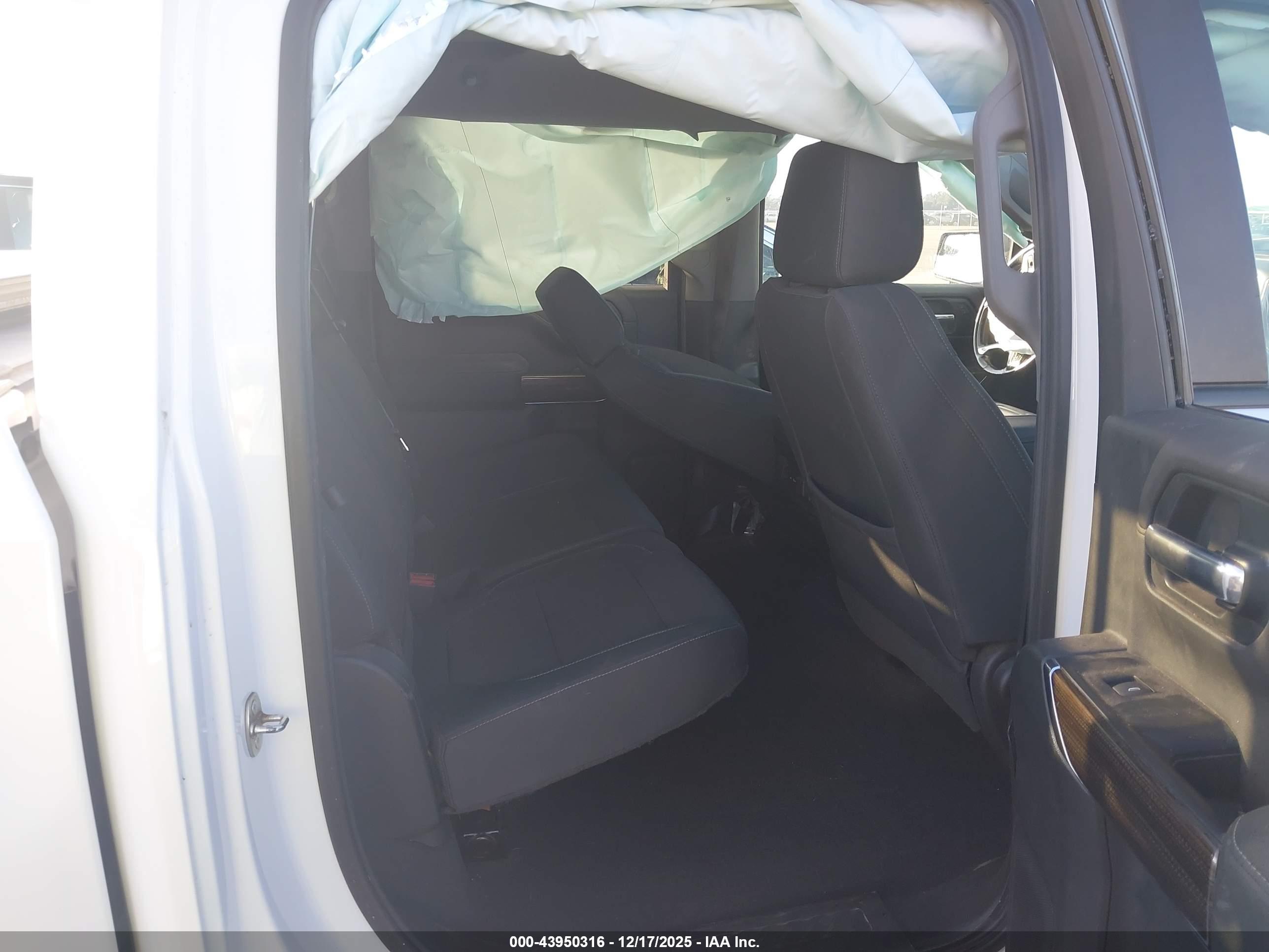 CHEVROLET SILVERADO image 8