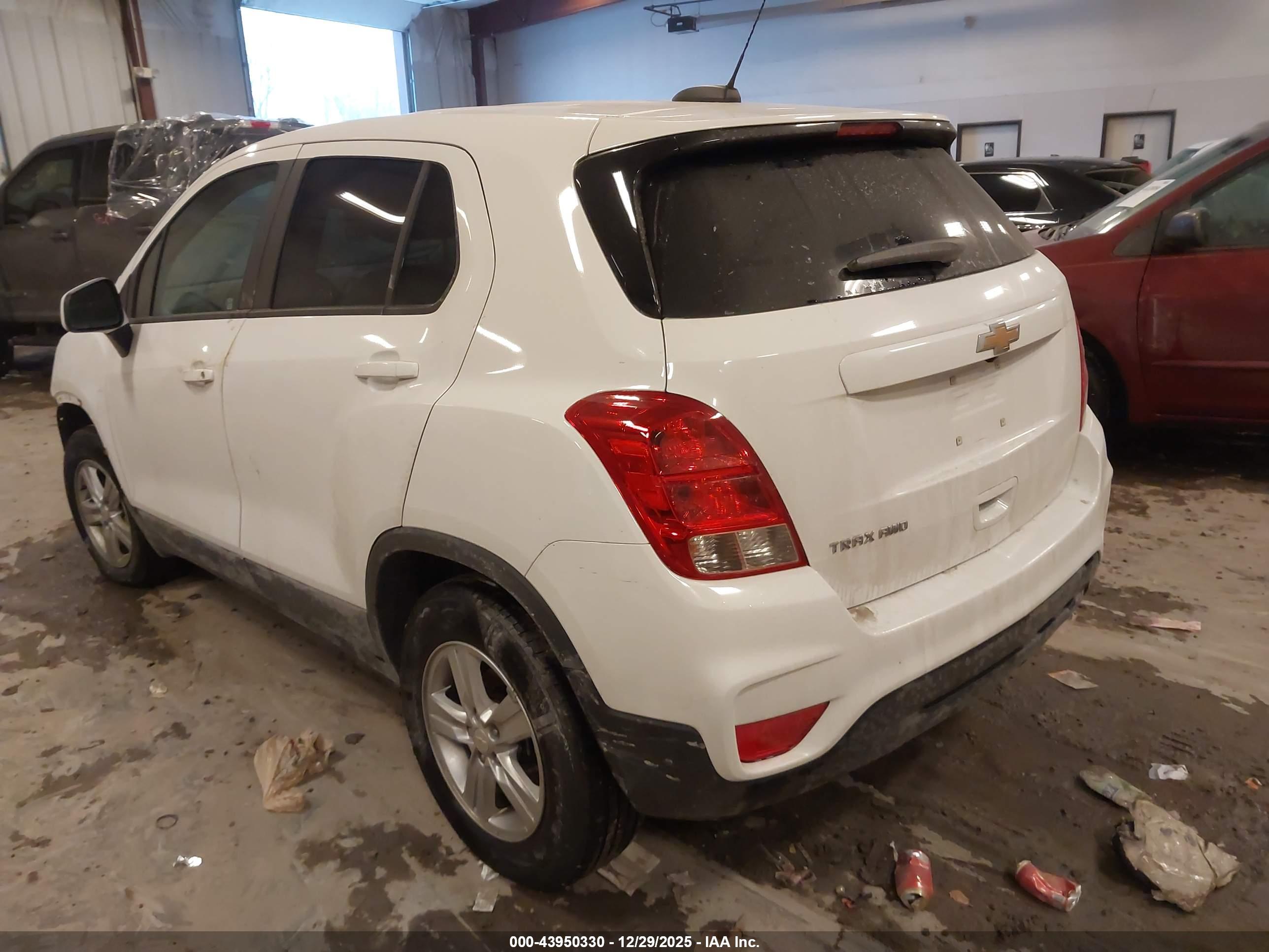 CHEVROLET TRAX image 3