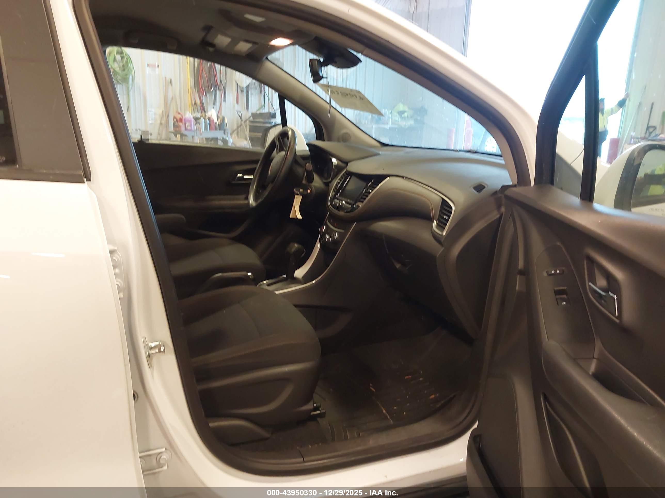 CHEVROLET TRAX image 5