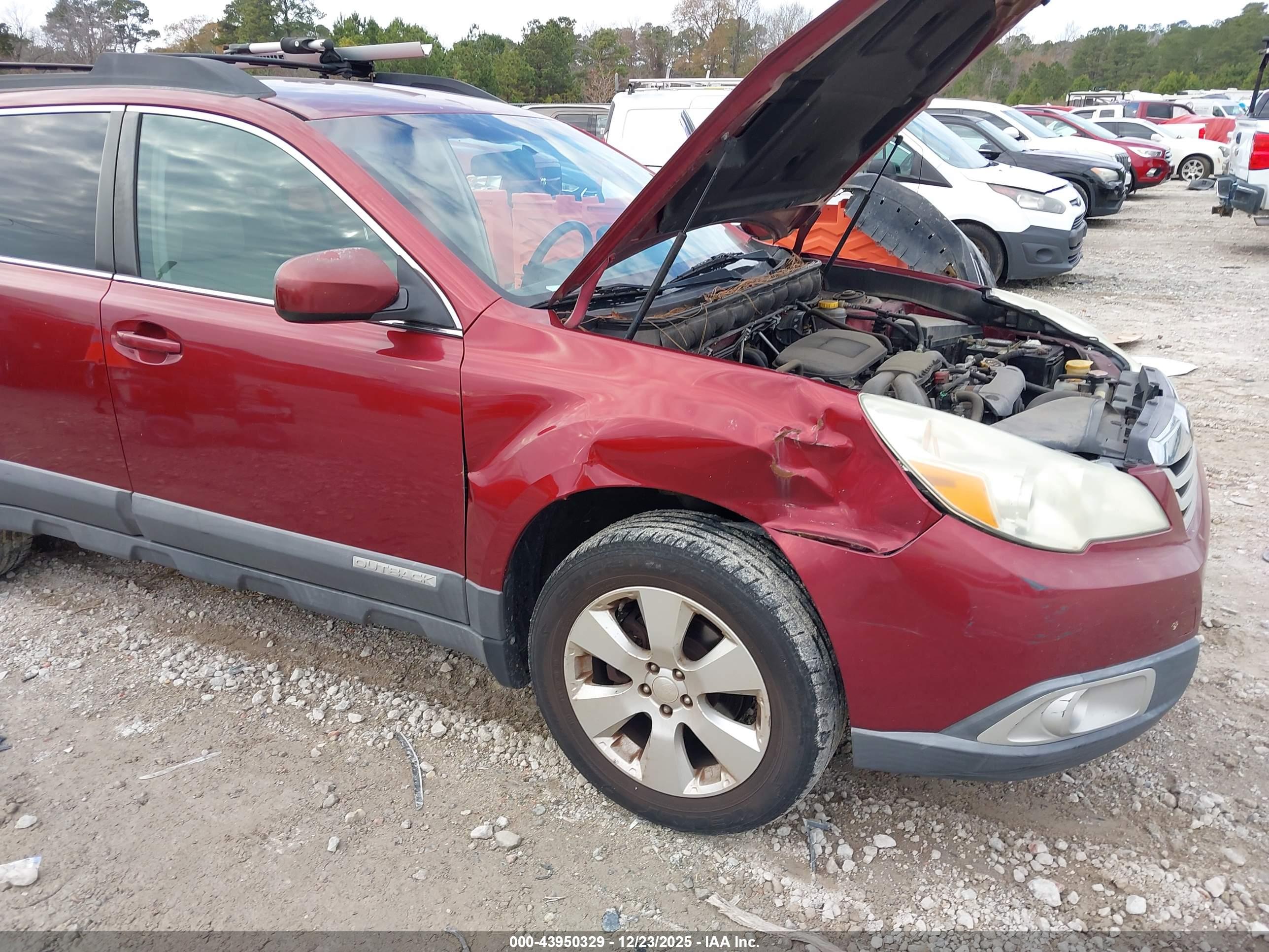 SUBARU OUTBACK image 6