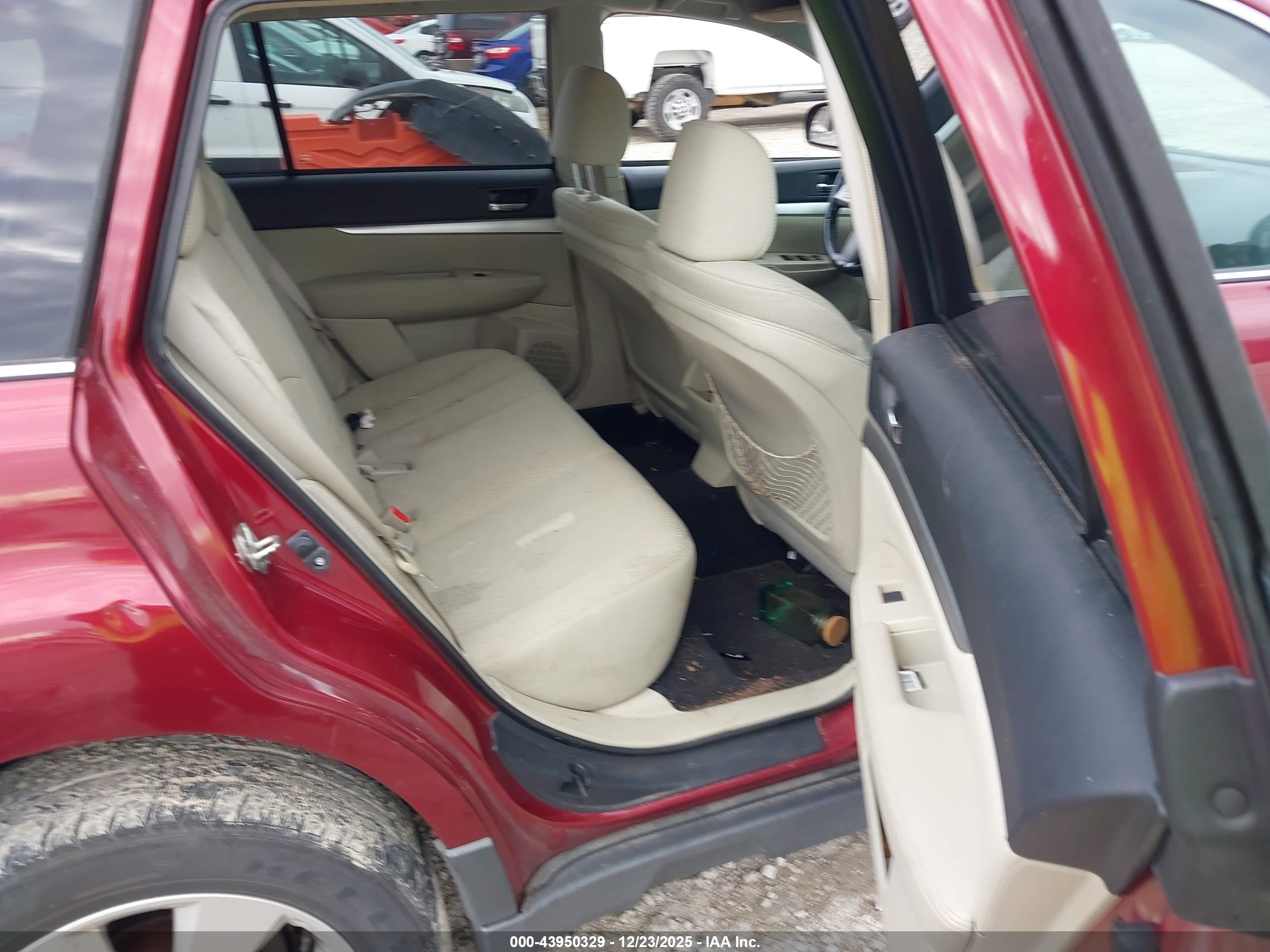 SUBARU OUTBACK image 8