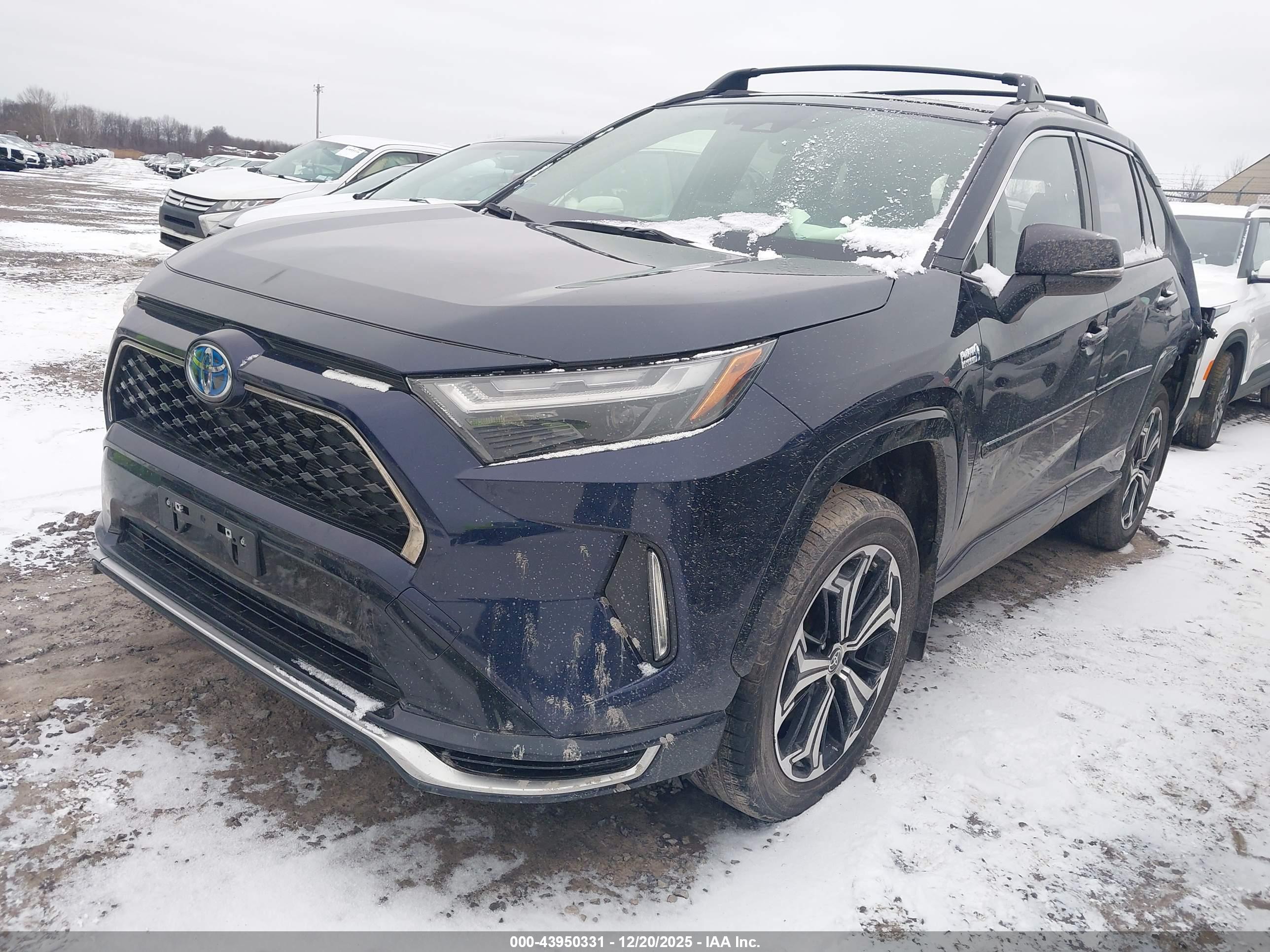 TOYOTA RAV4 image 2