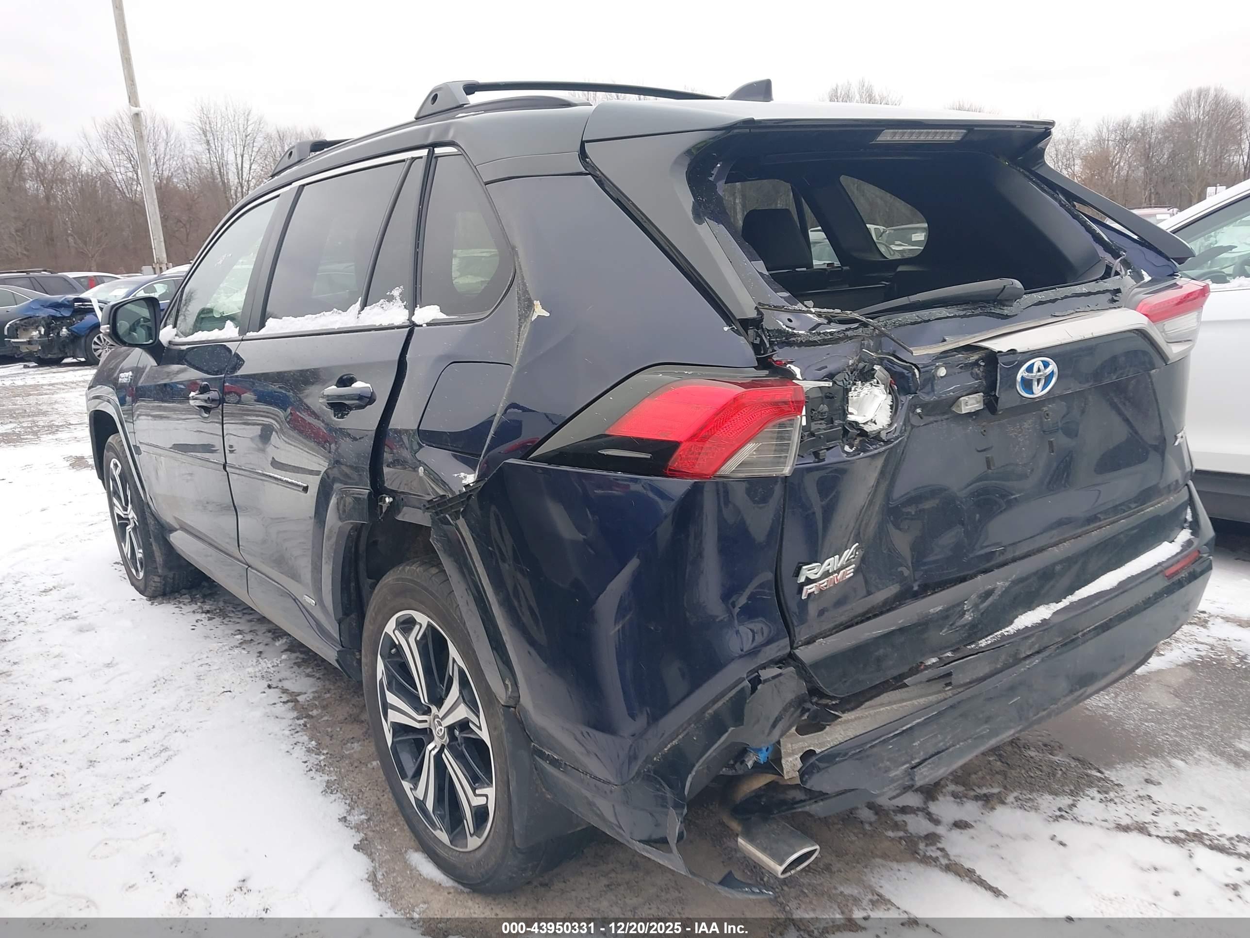 TOYOTA RAV4 image 3