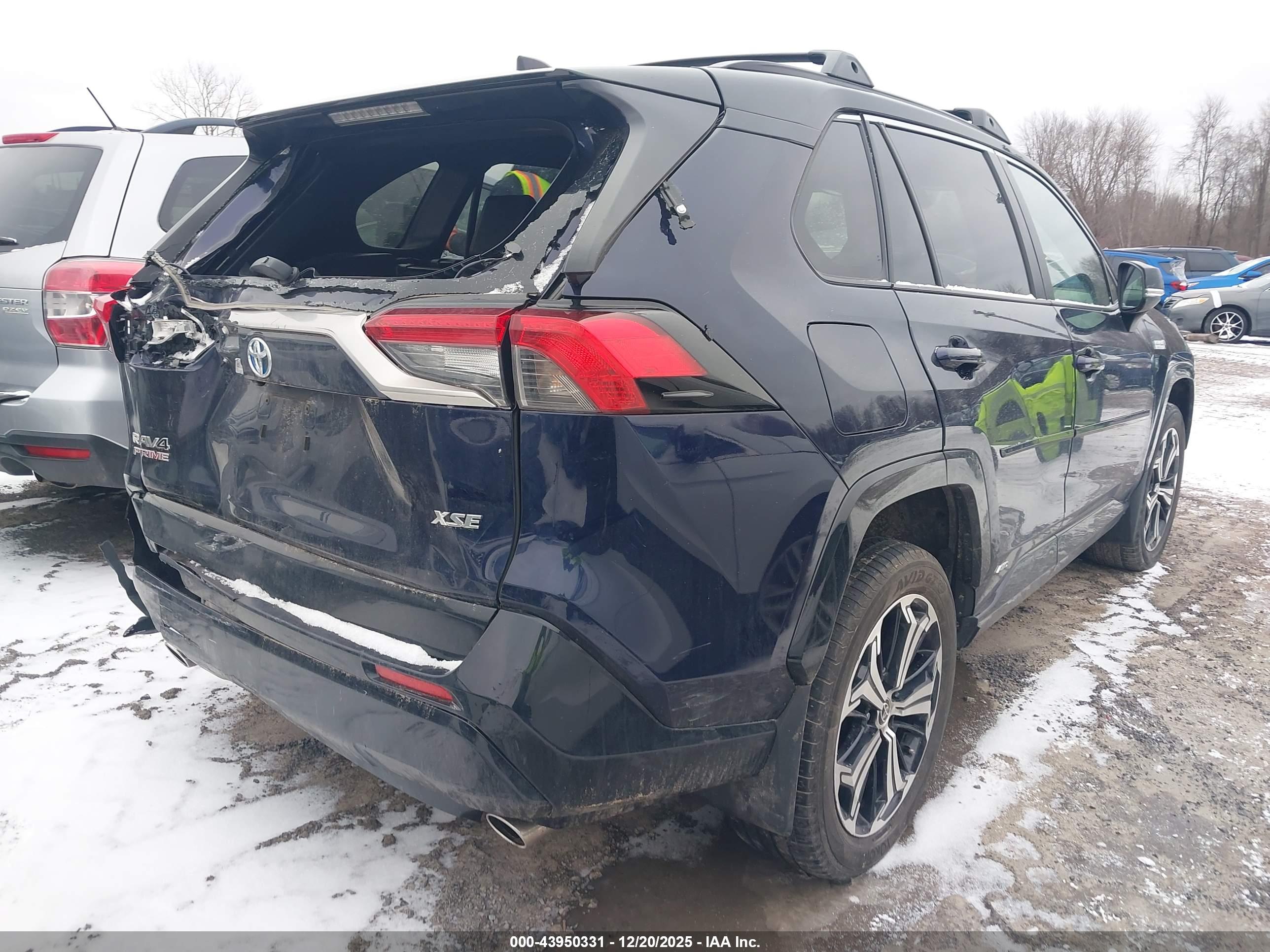 TOYOTA RAV4 image 4