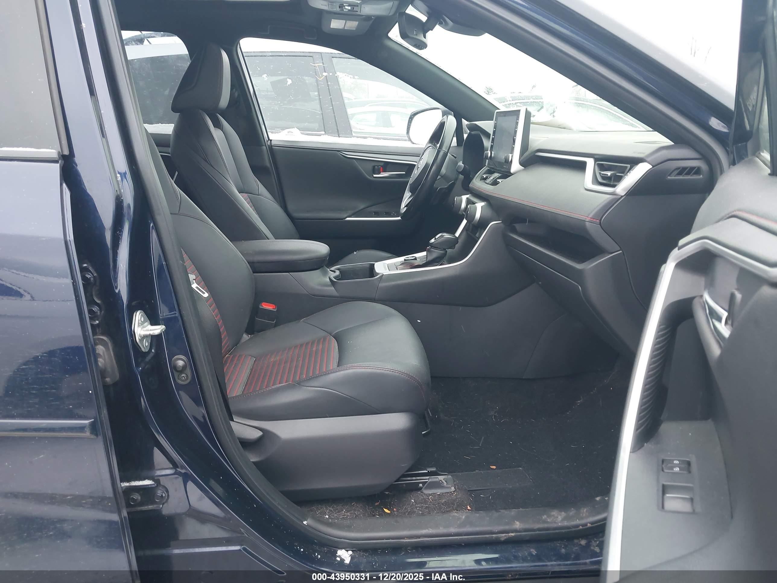 TOYOTA RAV4 image 5