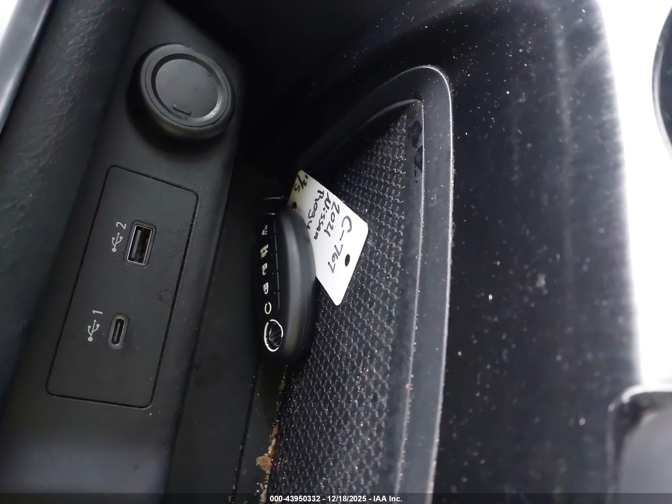 NISSAN ROGUE image 11