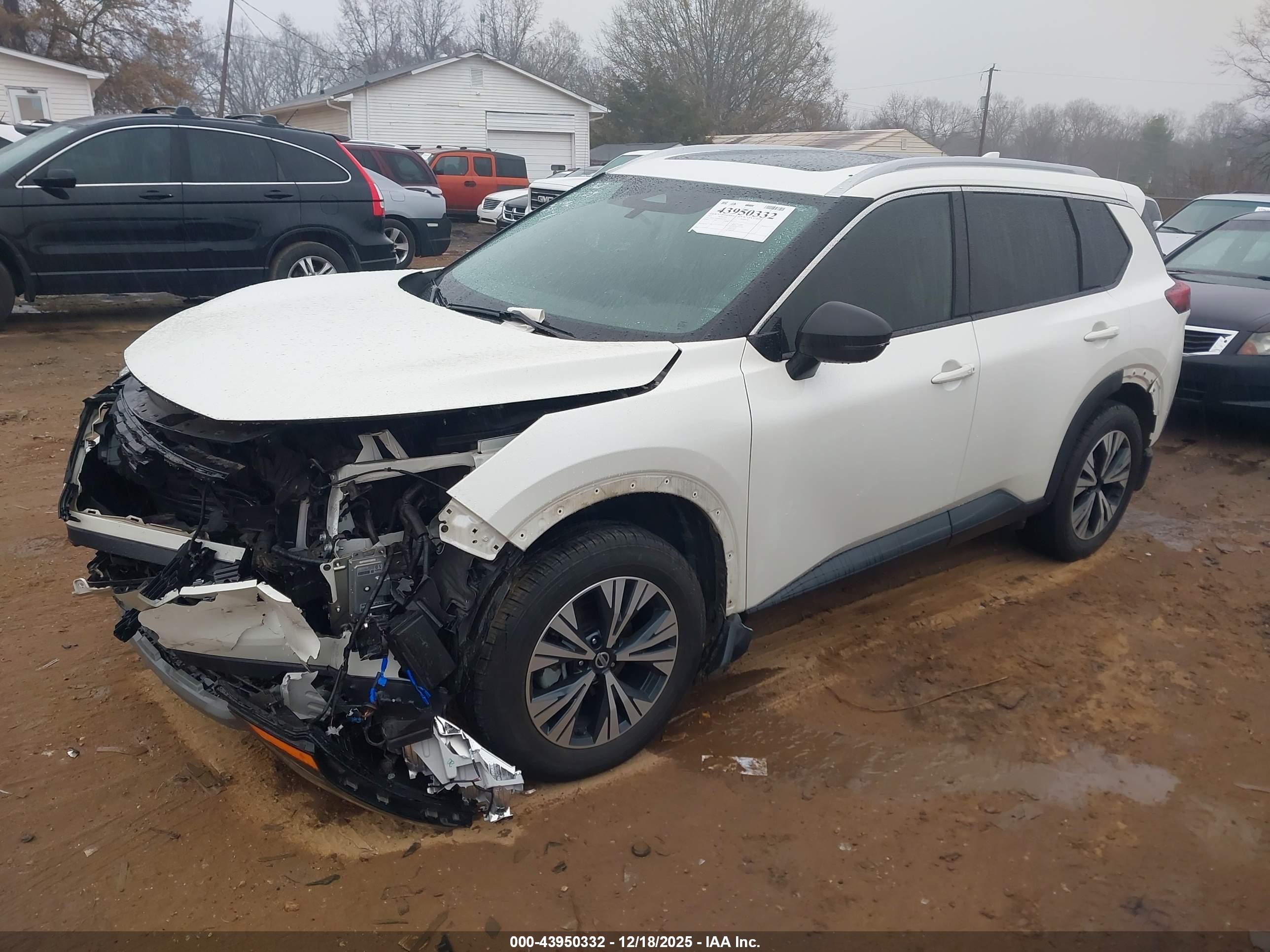NISSAN ROGUE image 2