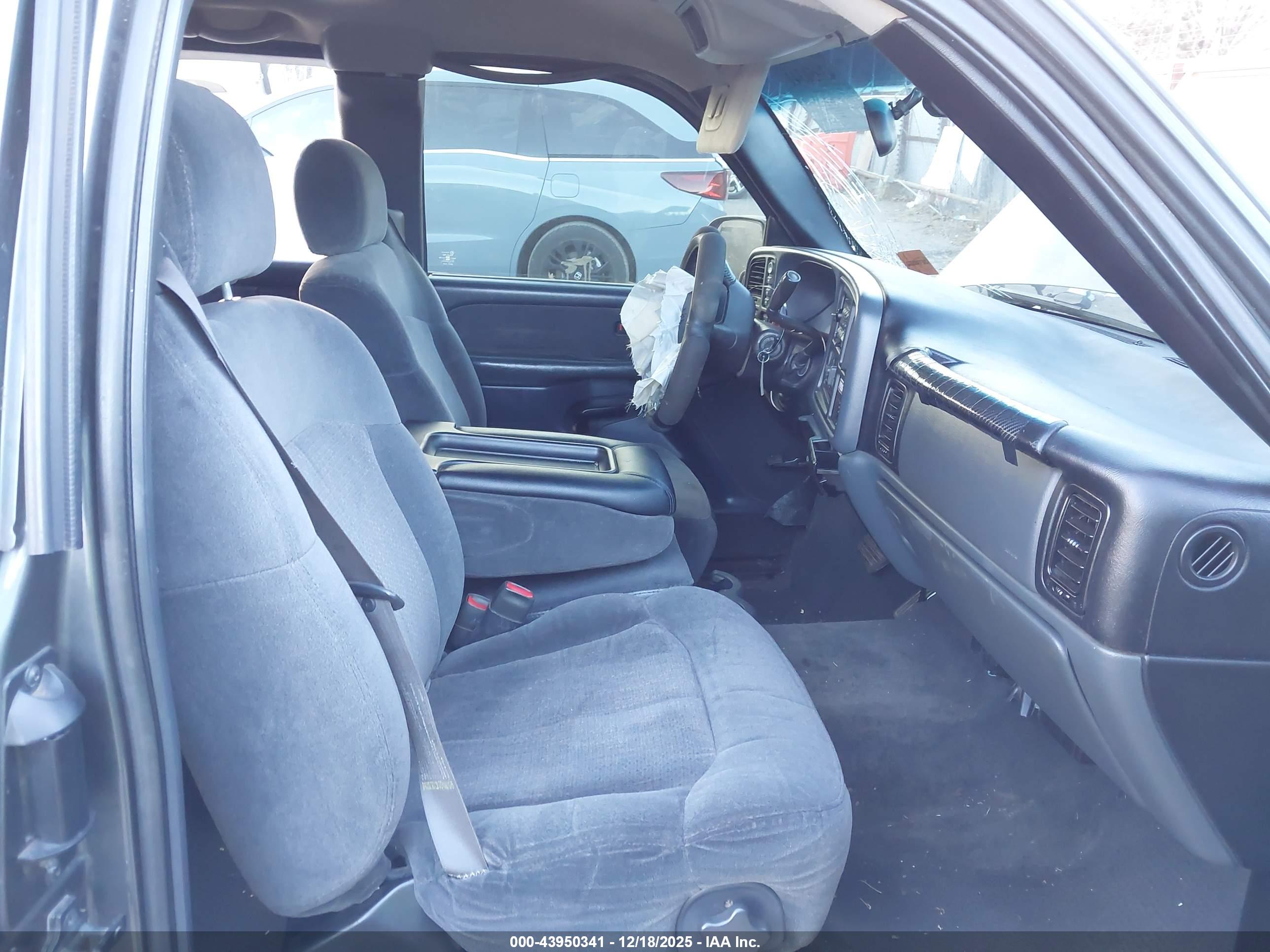 CHEVROLET SILVERADO image 5