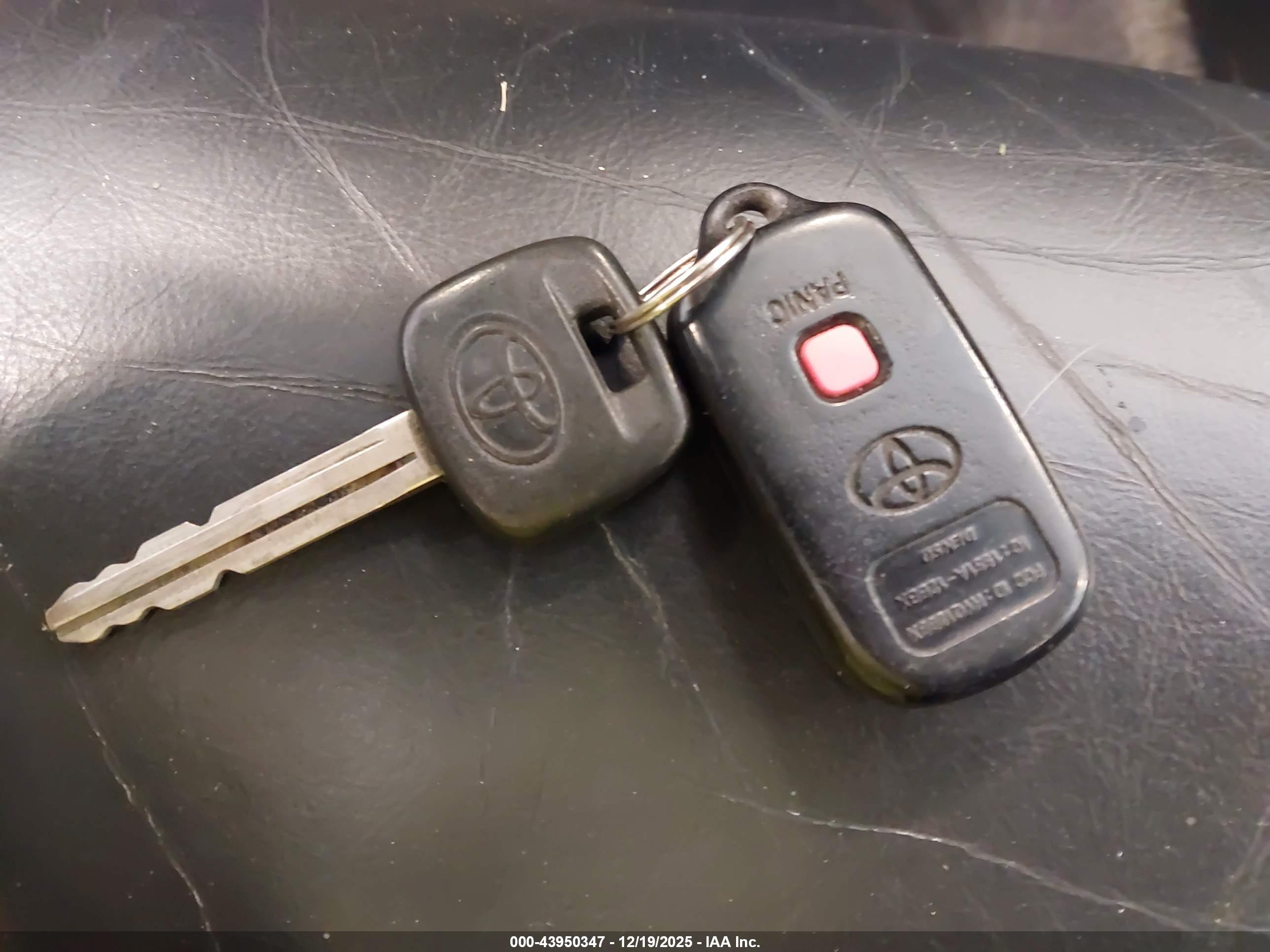 TOYOTA RAV4 image 11