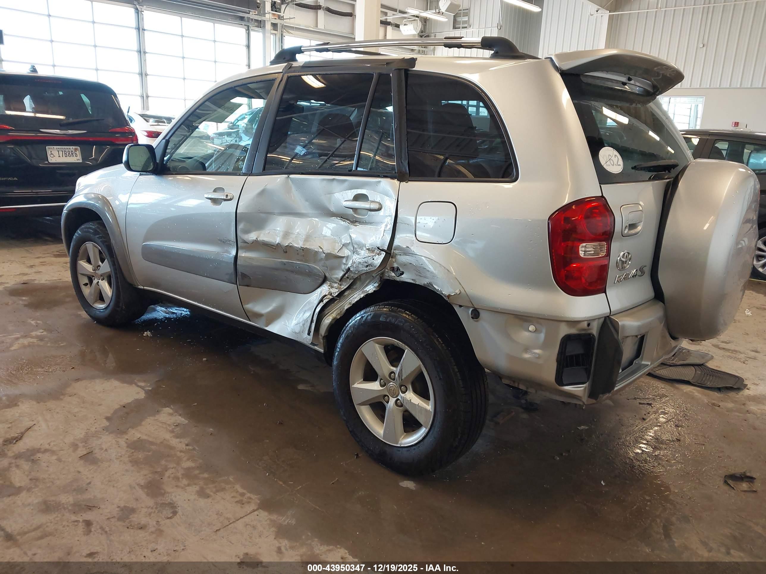 TOYOTA RAV4 image 3