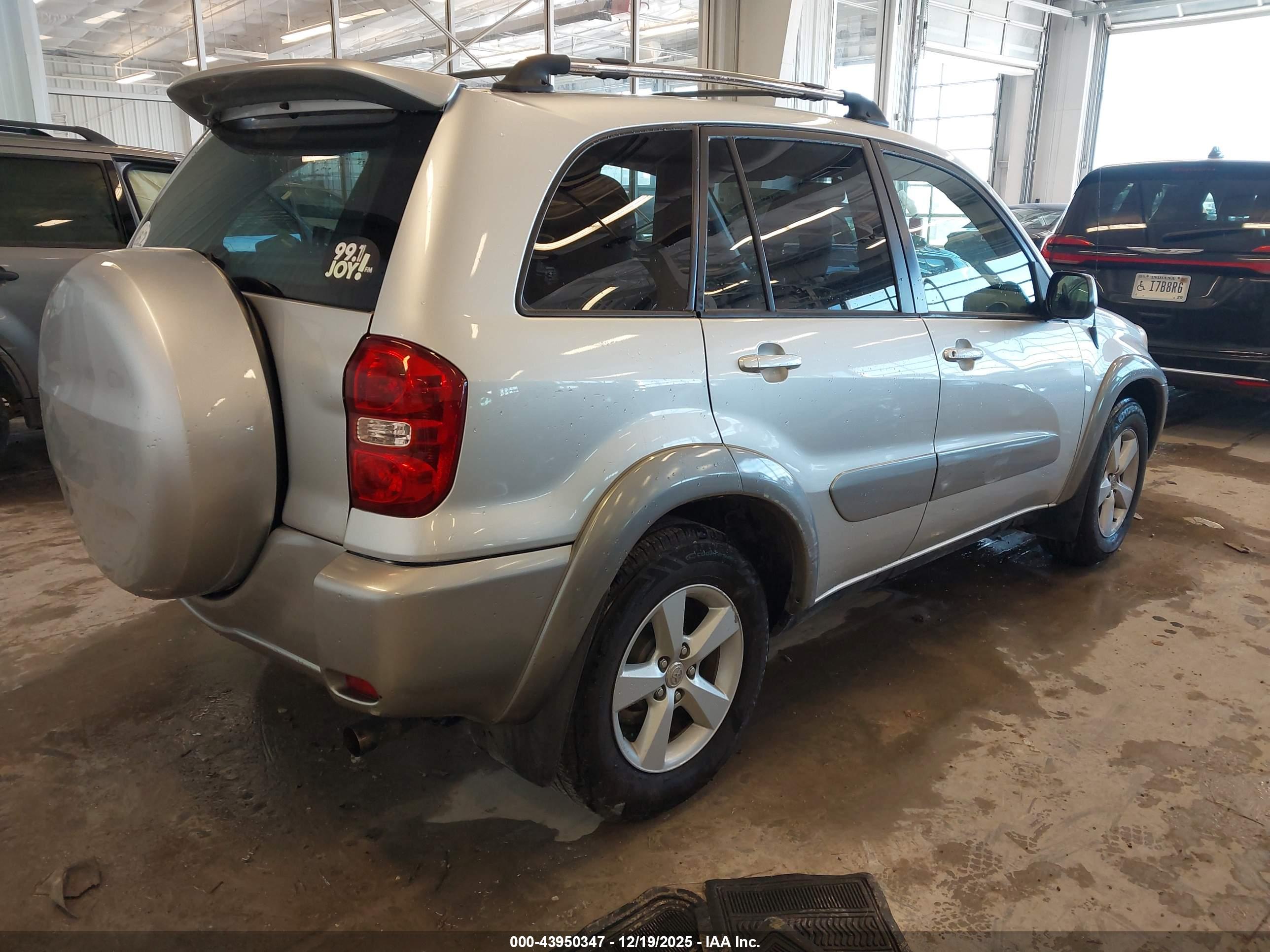TOYOTA RAV4 image 4