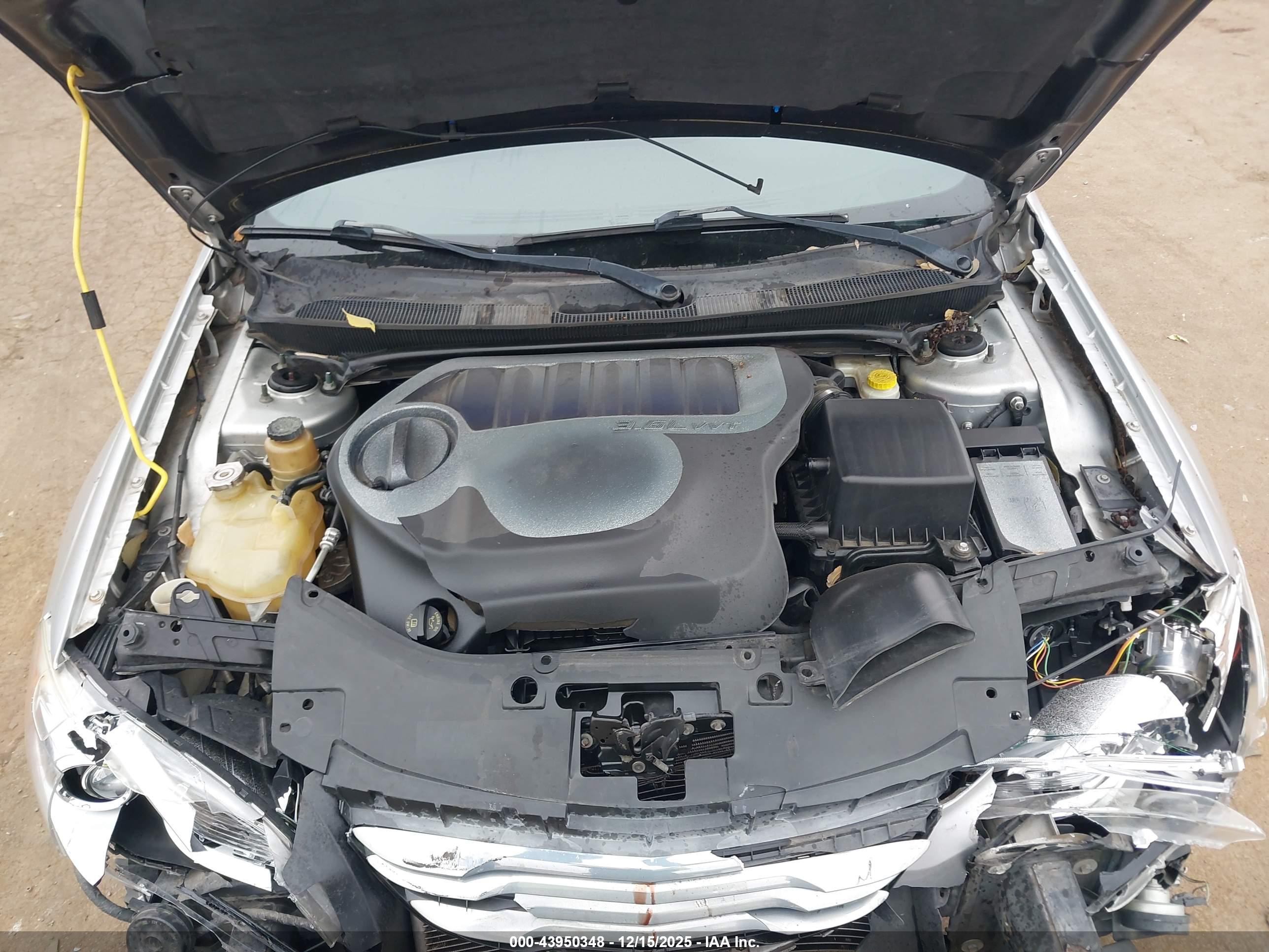 CHRYSLER 200 image 10