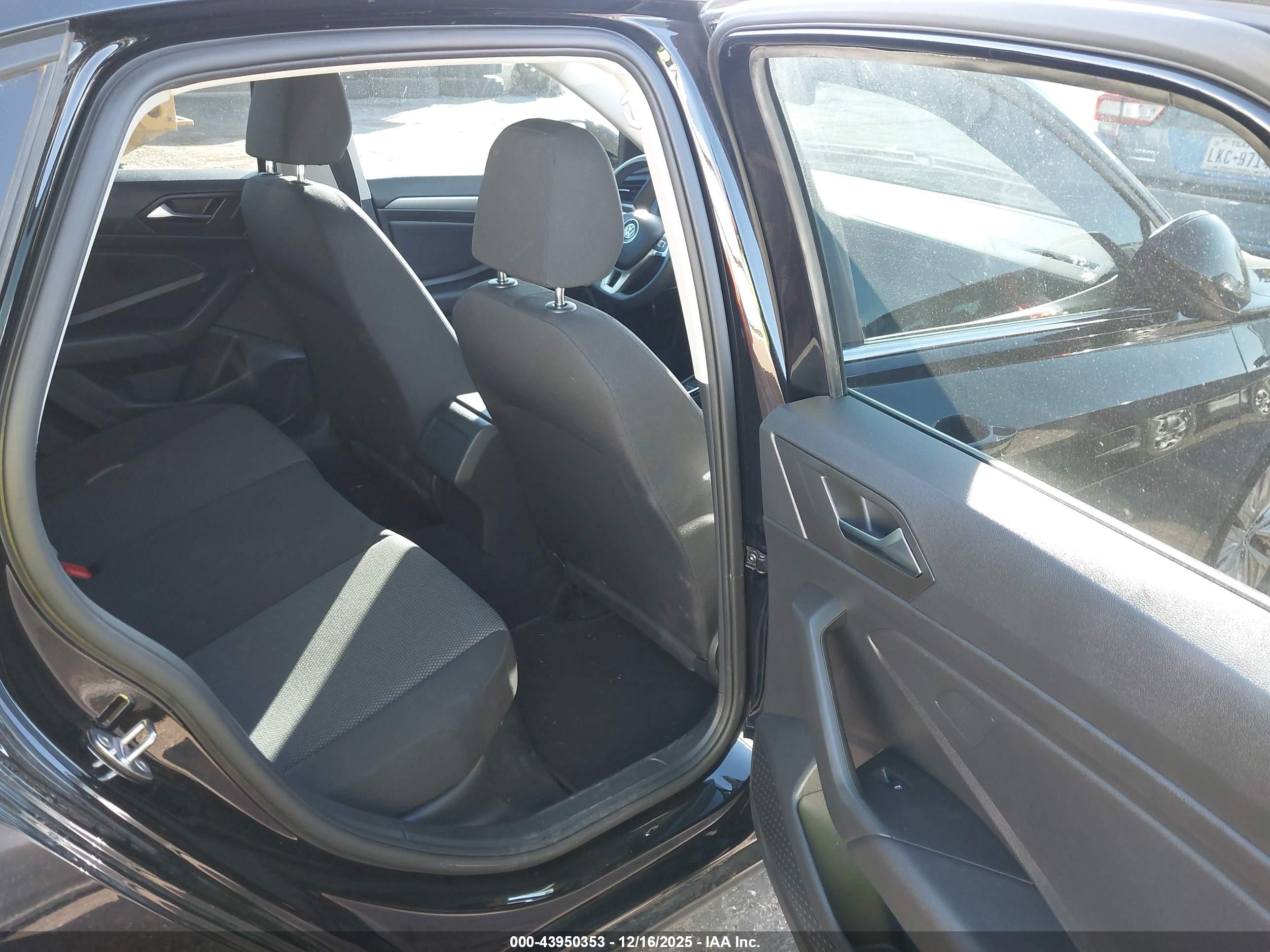 VOLKSWAGEN JETTA image 8