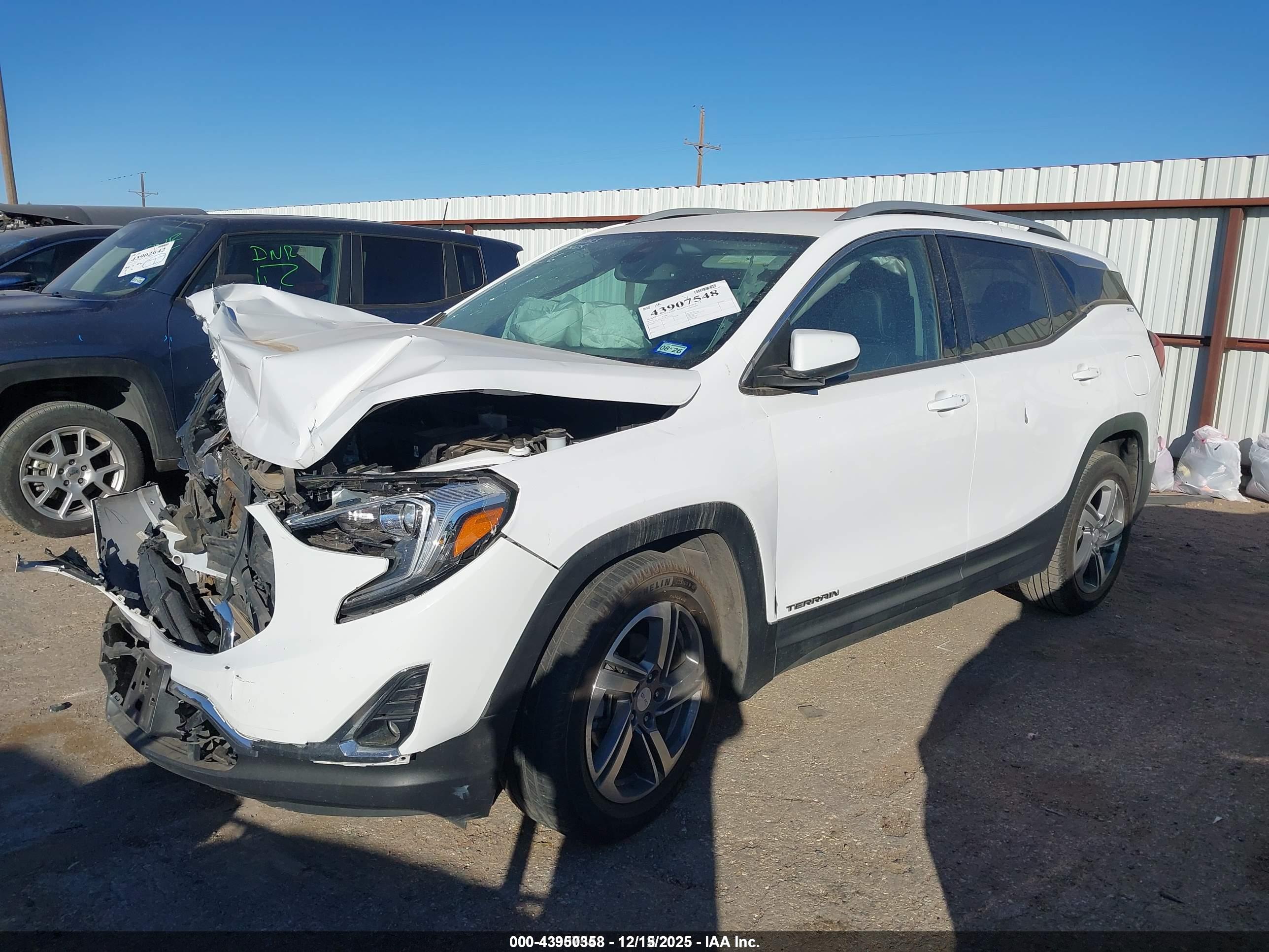 GMC TERRAIN image 2