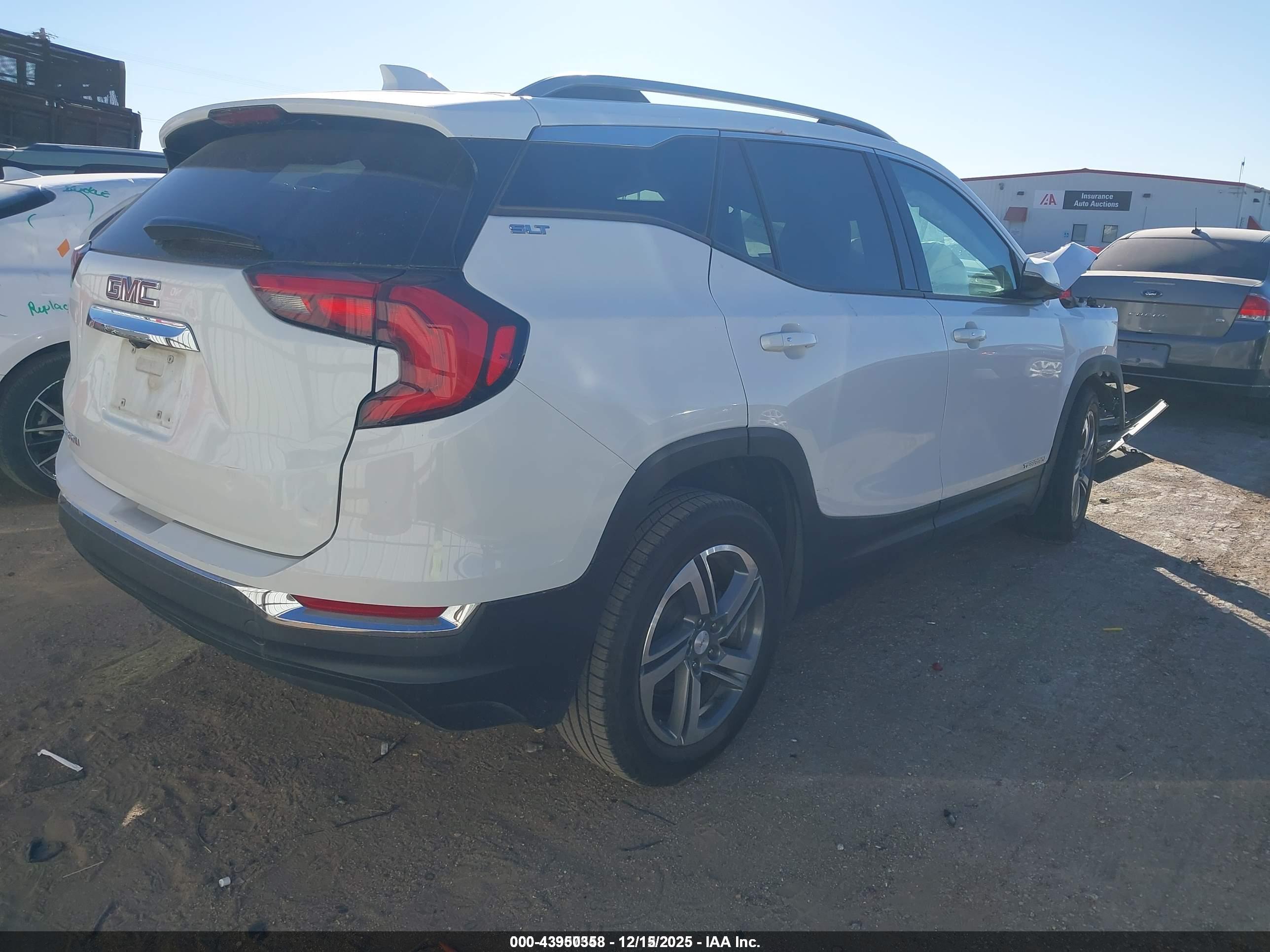 GMC TERRAIN image 4