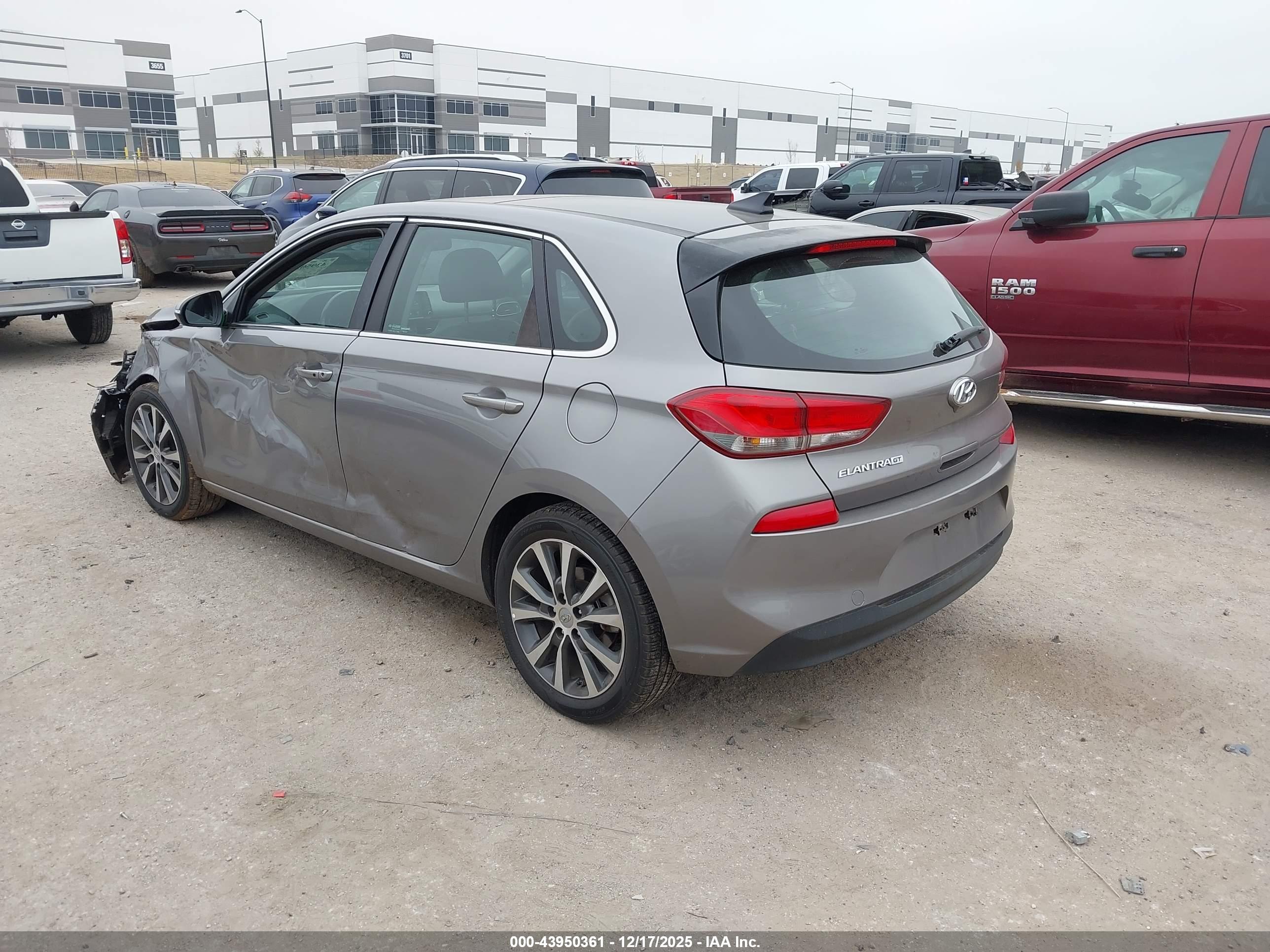 HYUNDAI ELANTRA image 3