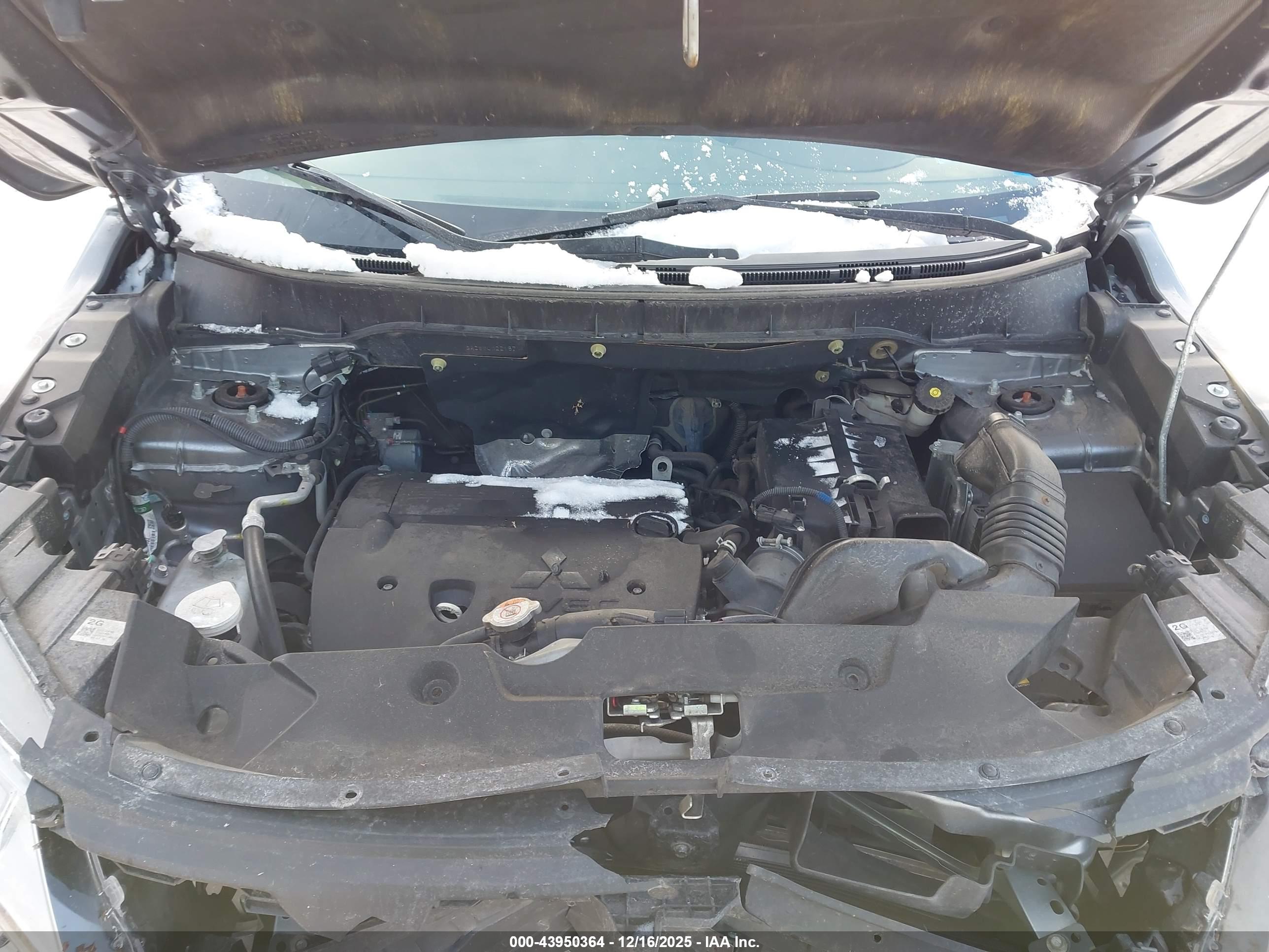 MITSUBISHI OUTLANDER image 10