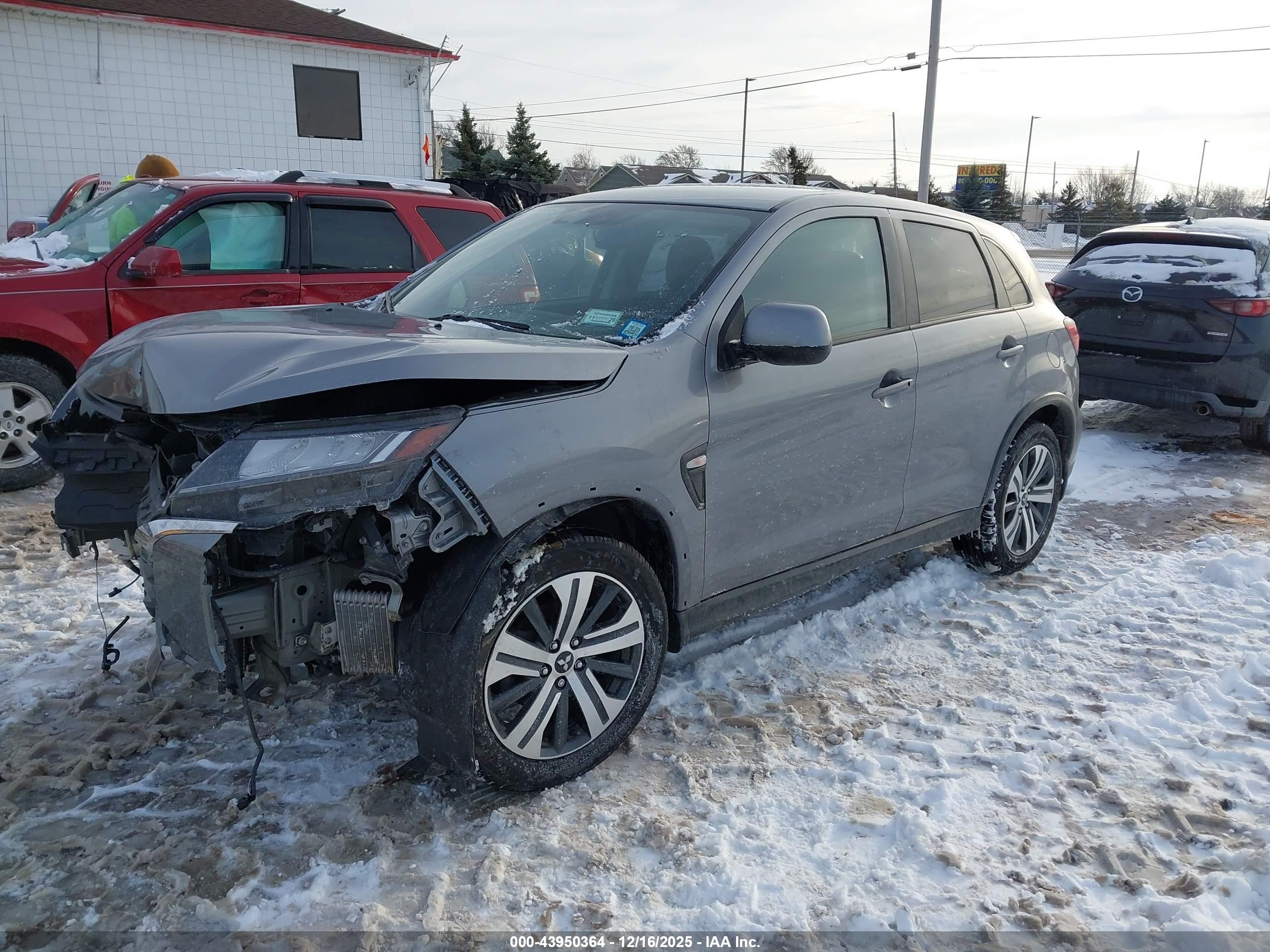 MITSUBISHI OUTLANDER image 2