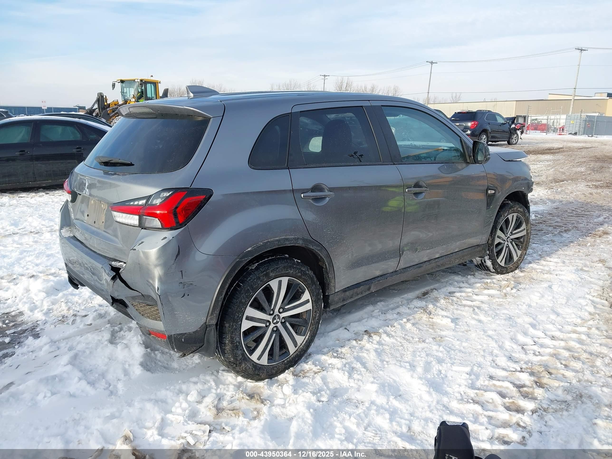 MITSUBISHI OUTLANDER image 4